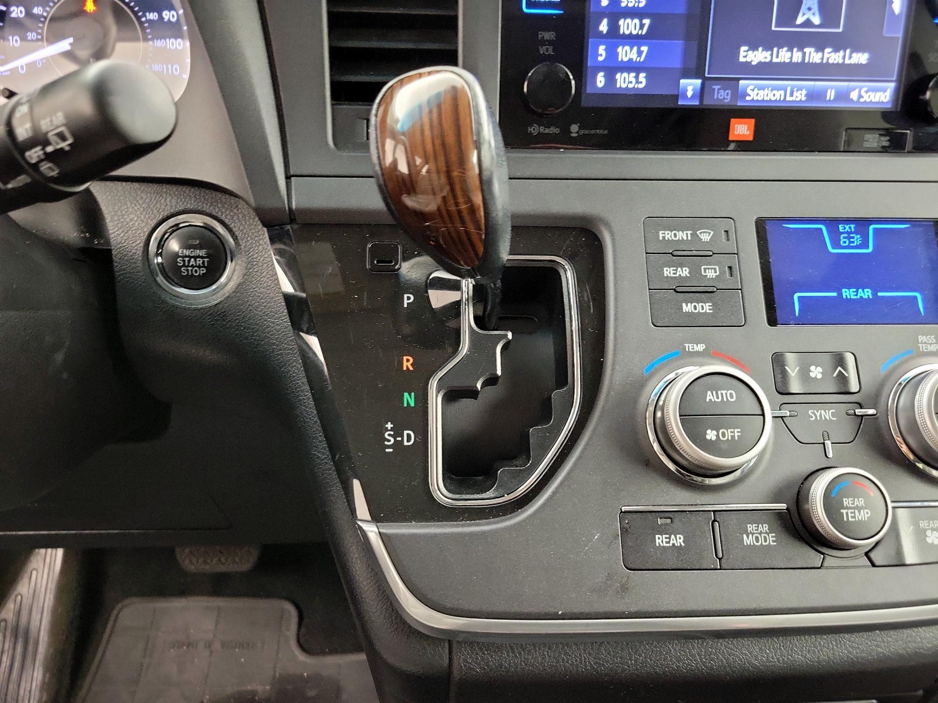 Thumbnail: 2015 Toyota Sienna - 18