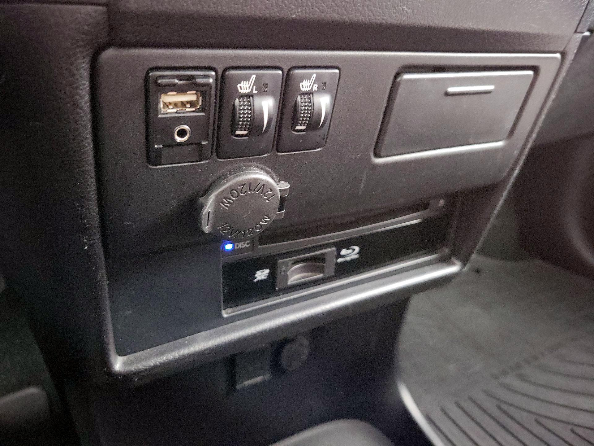 Thumbnail: 2015 Toyota Sienna - 19