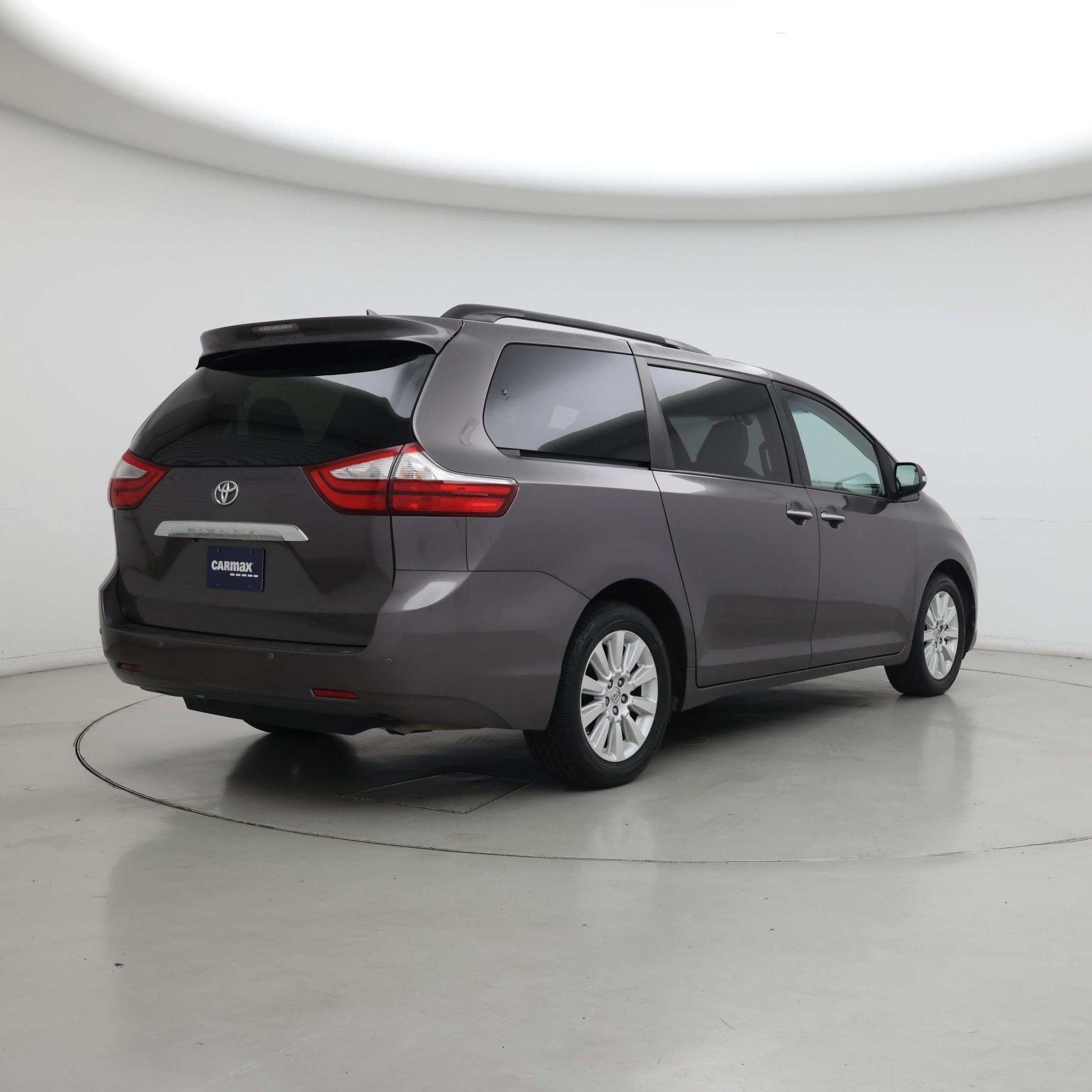 Thumbnail: 2015 Toyota Sienna - 8