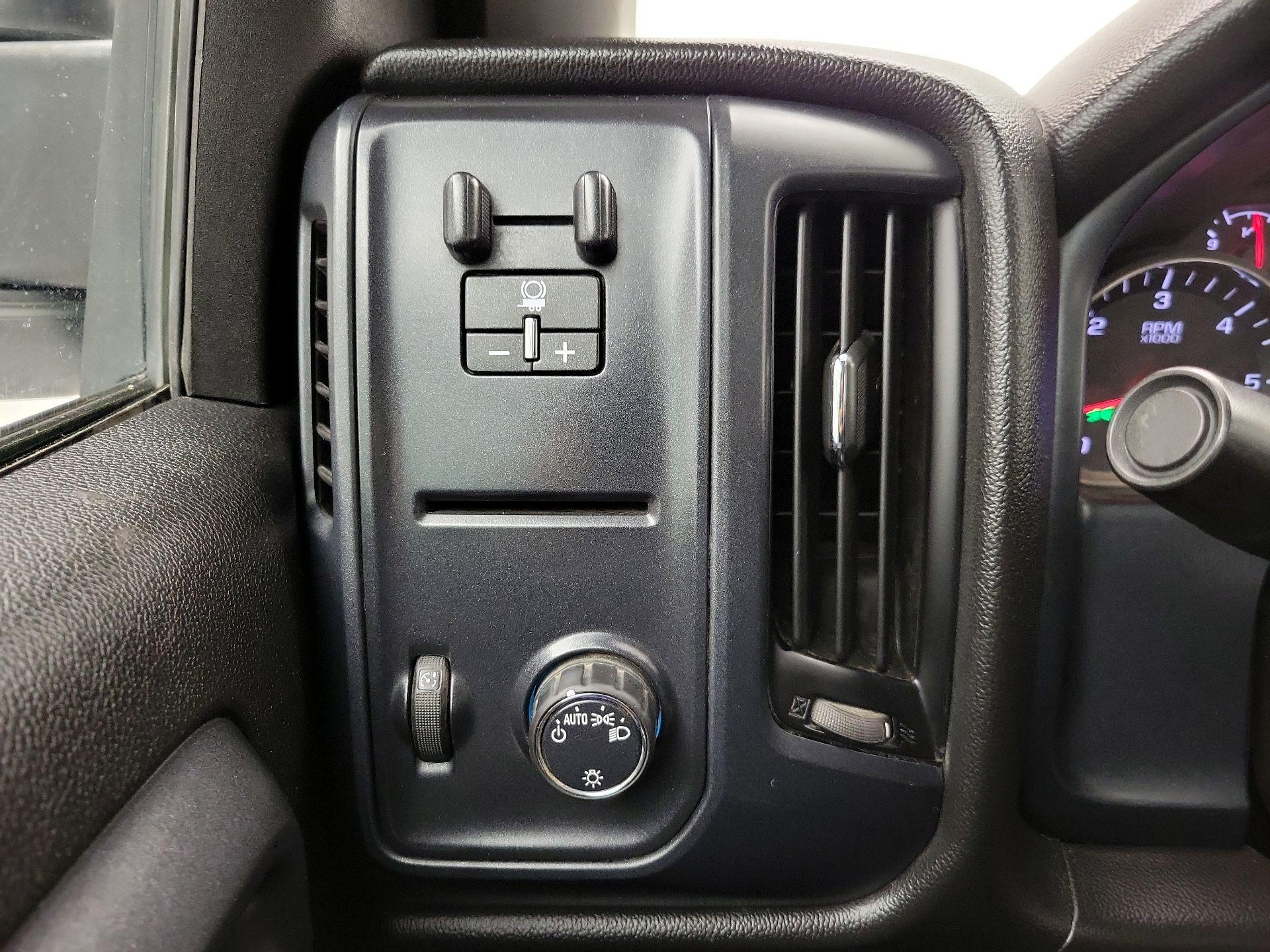 Thumbnail: 2018 Chevrolet Silverado 3500 - 13