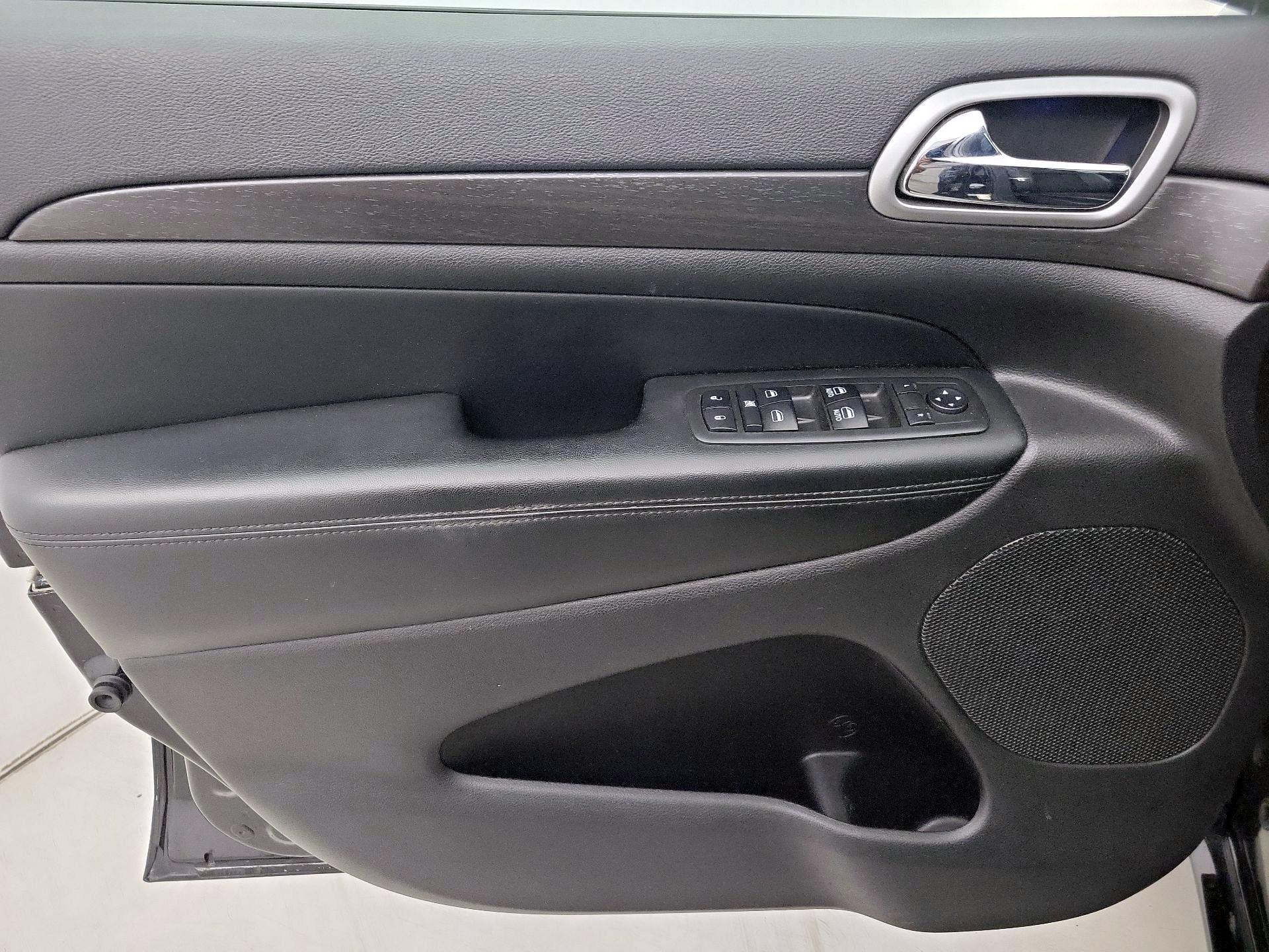 Thumbnail: 2018 Jeep Grand Cherokee - 12