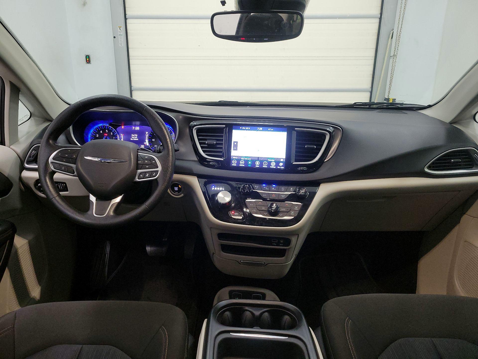 Thumbnail: 2020 Chrysler Pacifica - 9