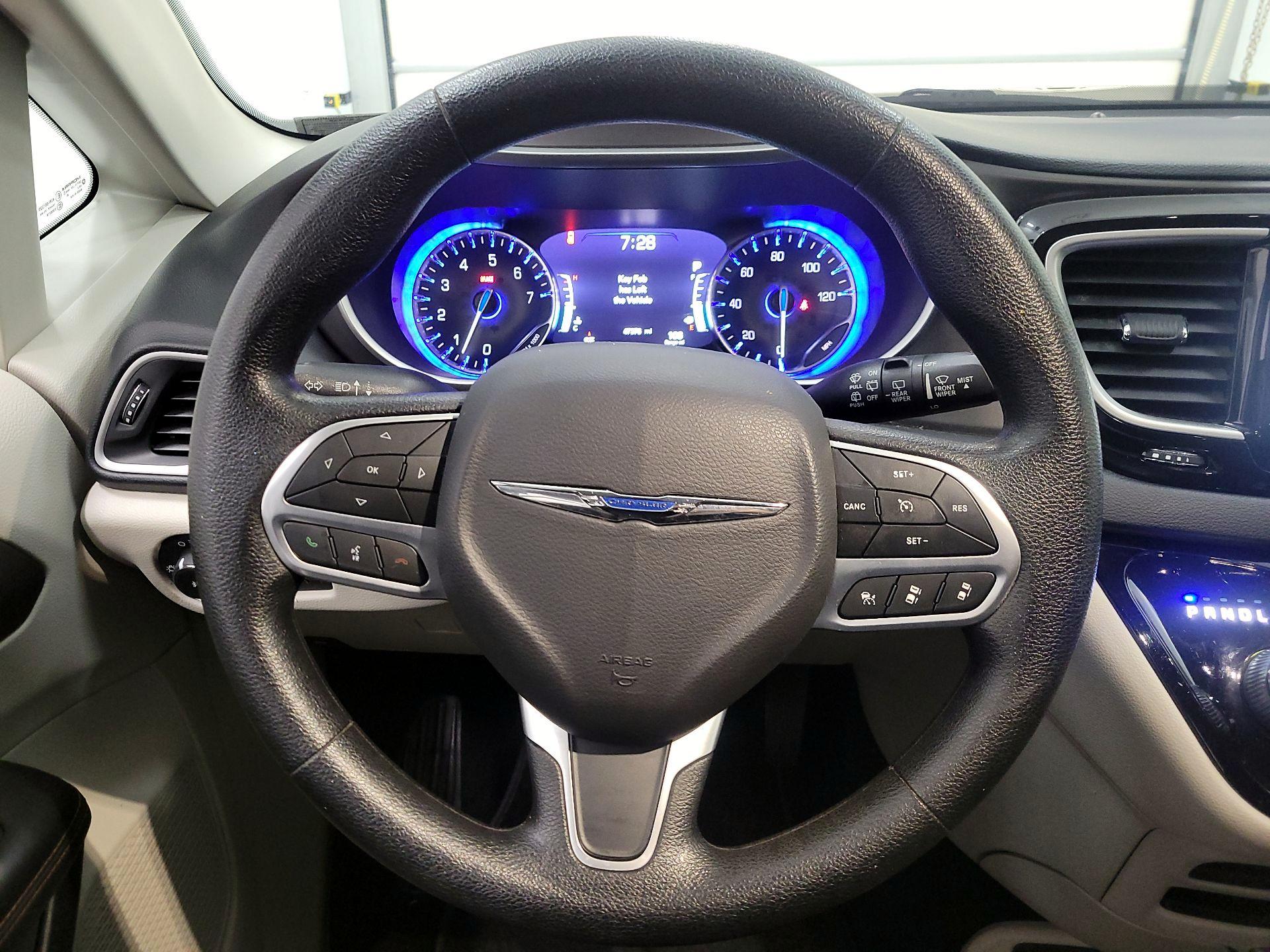 Thumbnail: 2020 Chrysler Pacifica - 10