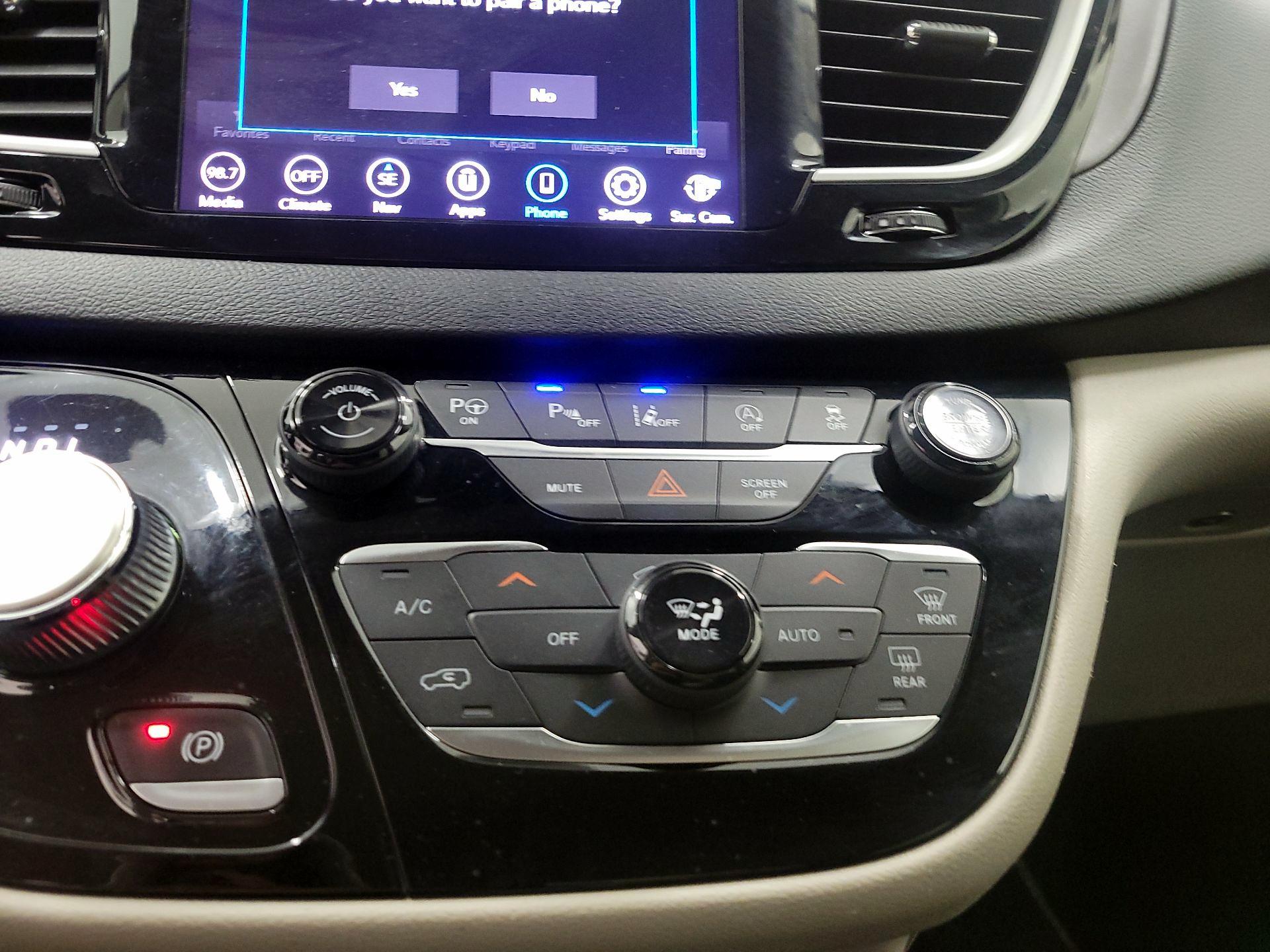 Thumbnail: 2020 Chrysler Pacifica - 17