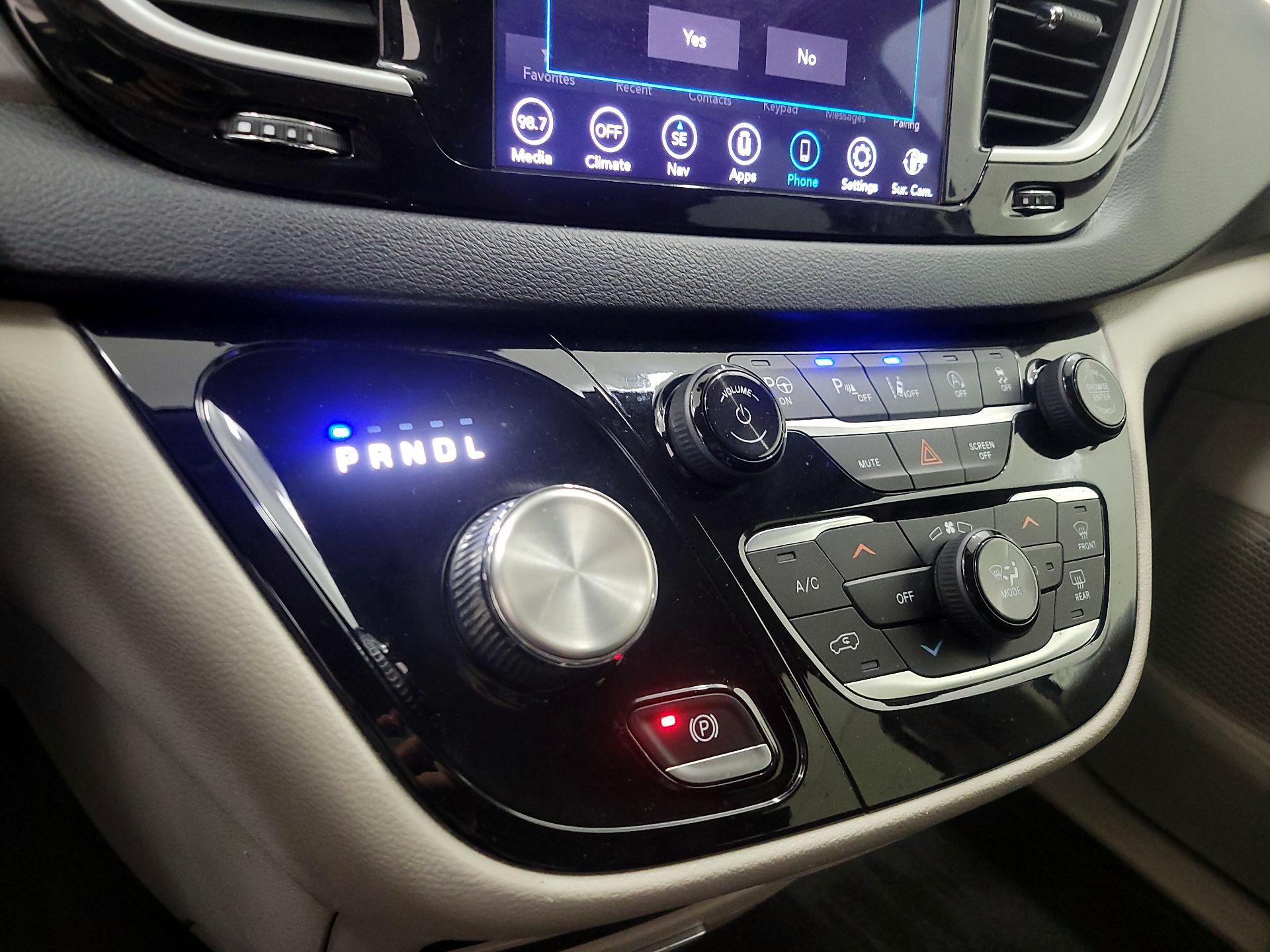 Thumbnail: 2020 Chrysler Pacifica - 18