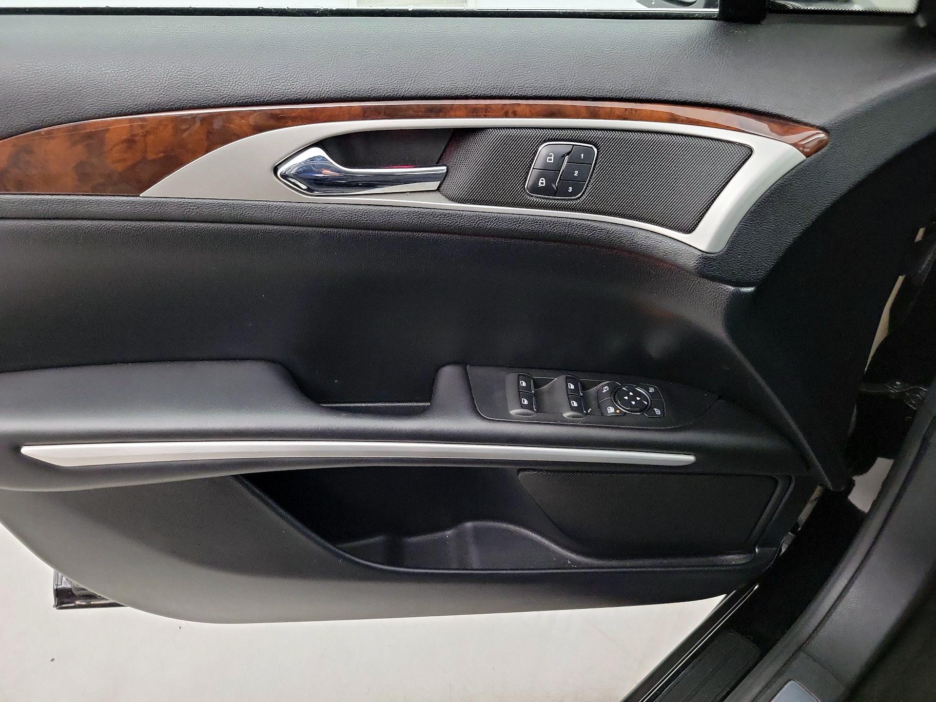 Thumbnail: 2016 Lincoln MKZ - 12