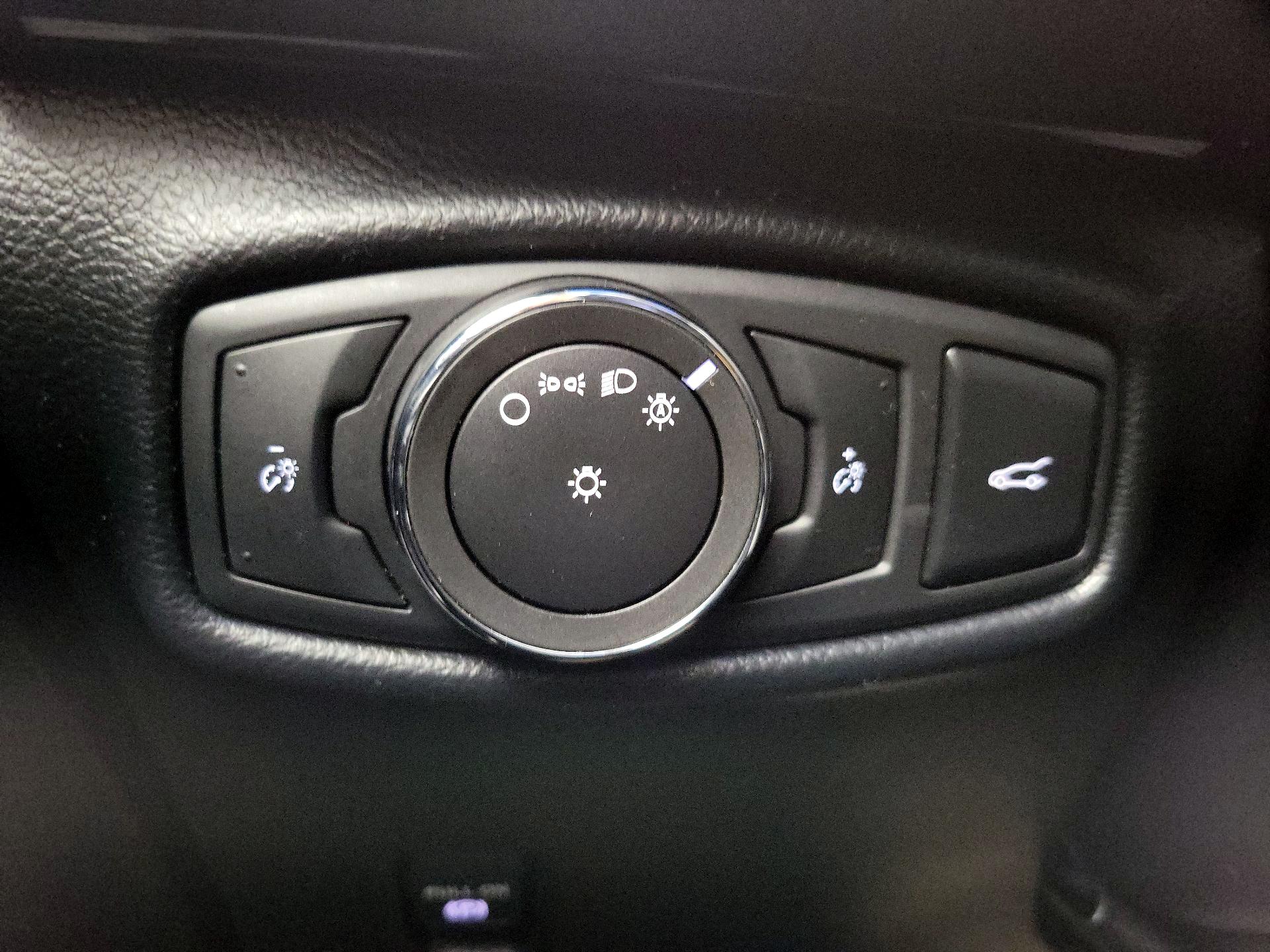 Thumbnail: 2016 Lincoln MKZ - 13