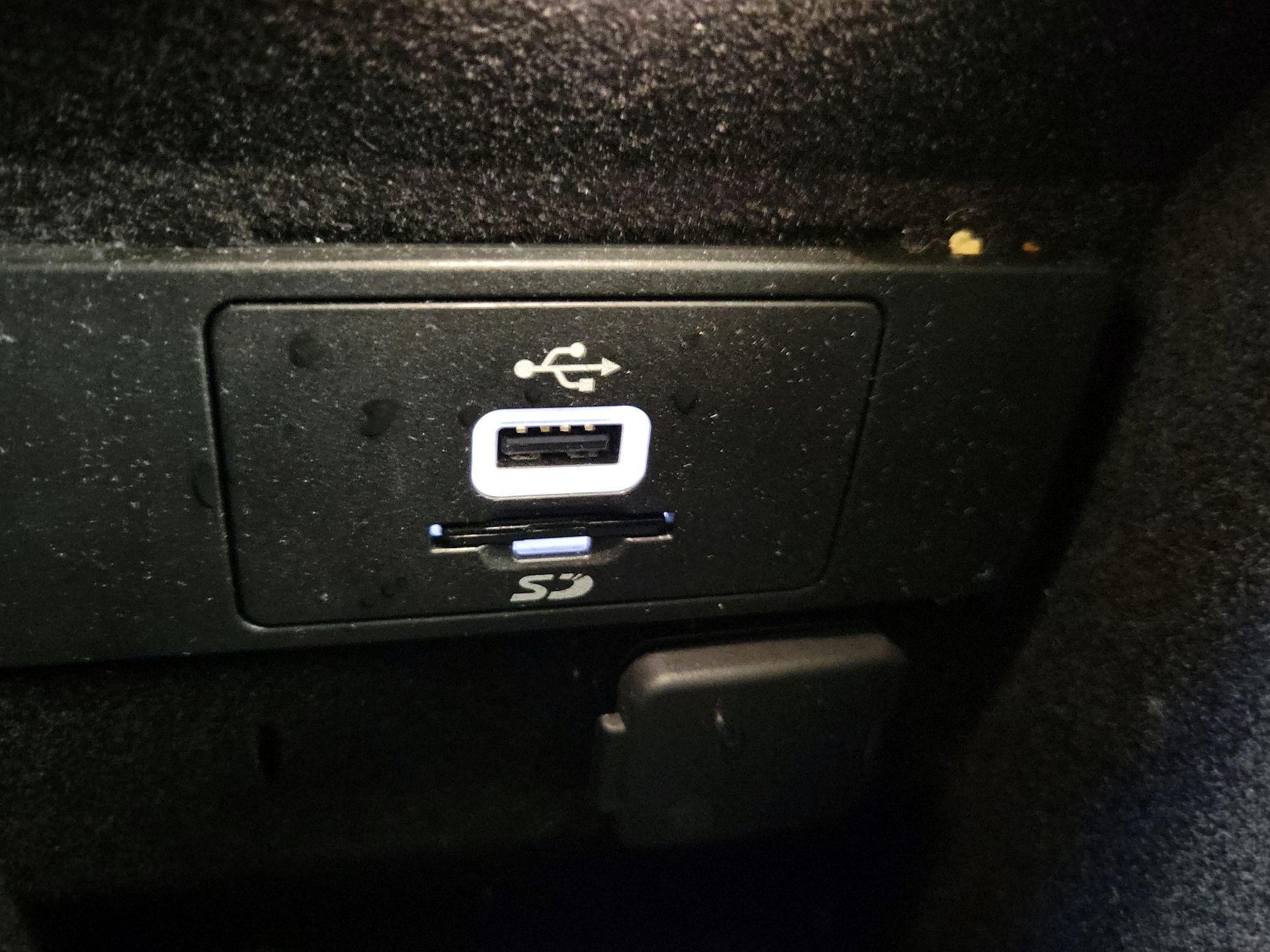 Thumbnail: 2016 Lincoln MKZ - 18