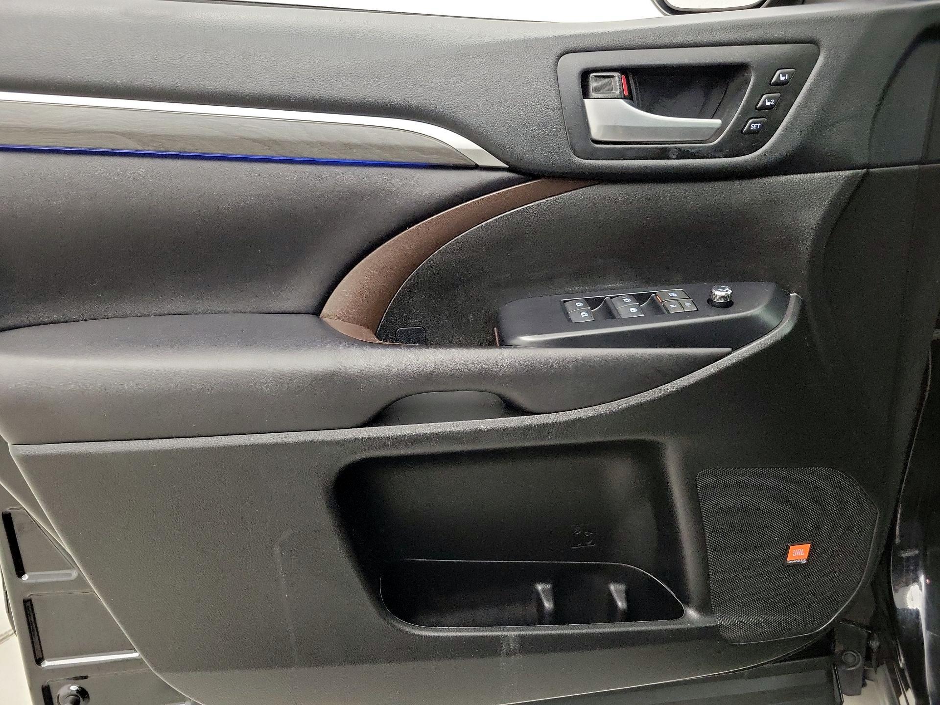 Thumbnail: 2019 Toyota Highlander - 12