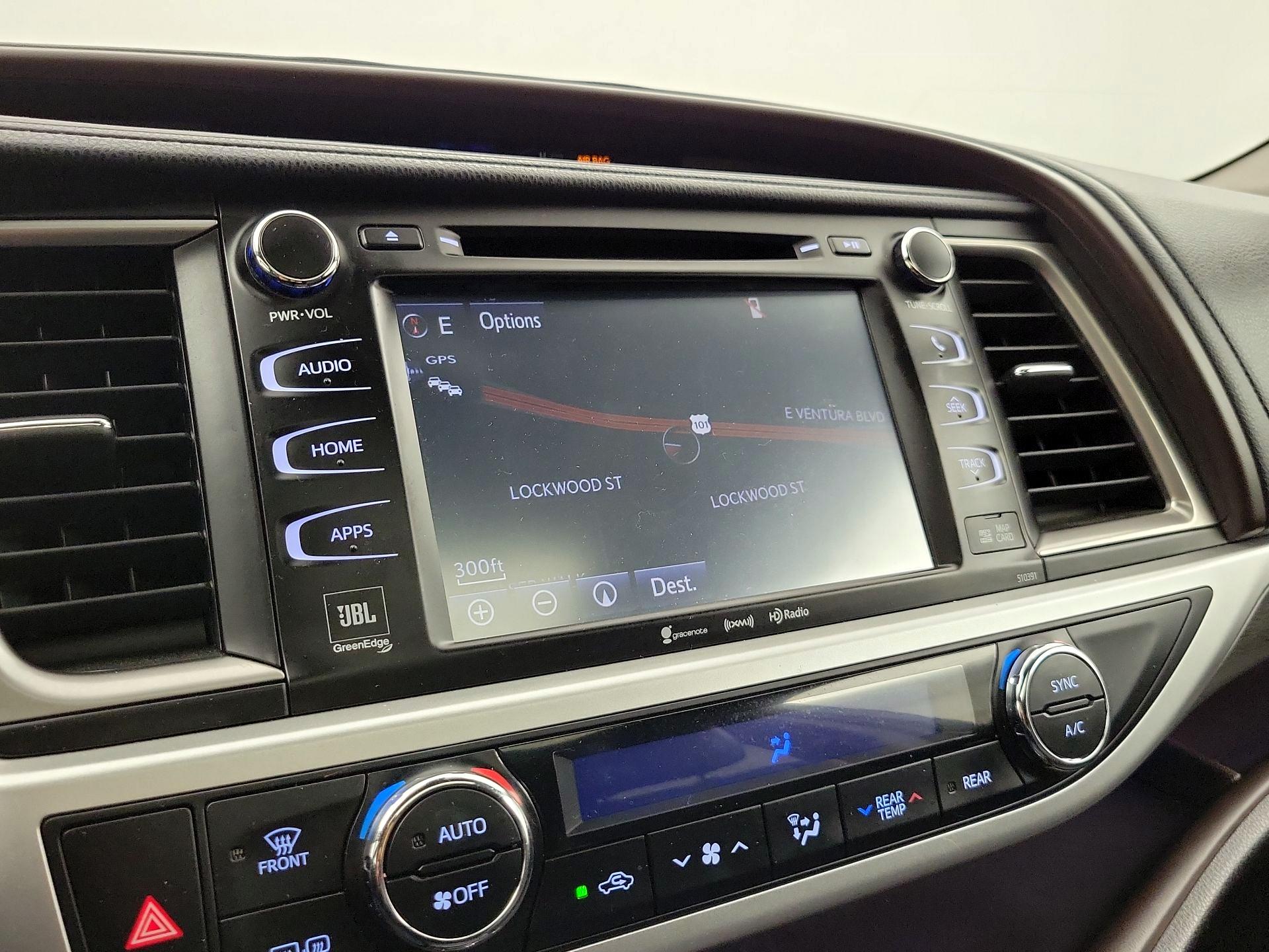 Thumbnail: 2019 Toyota Highlander - 14