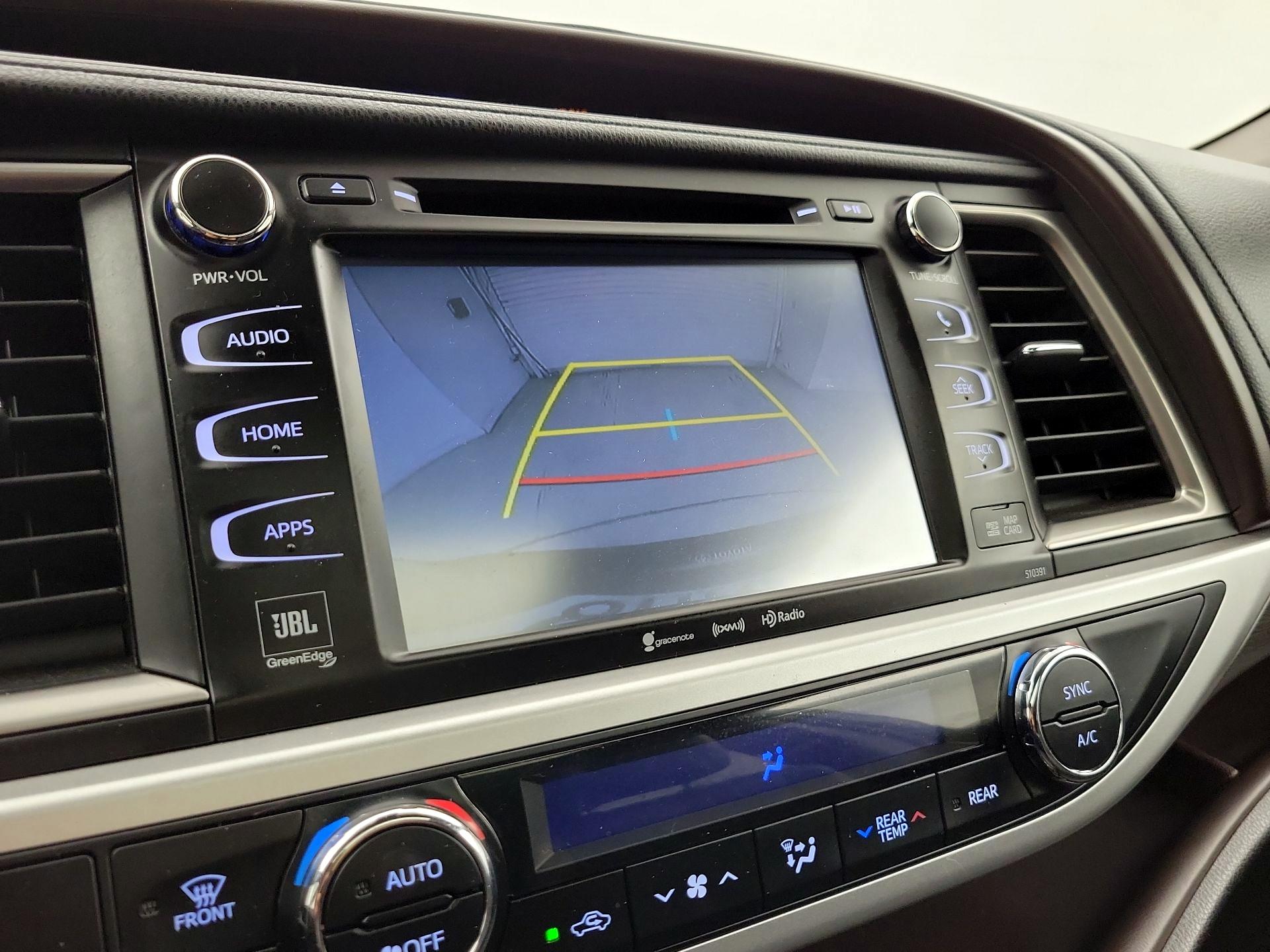 Thumbnail: 2019 Toyota Highlander - 15