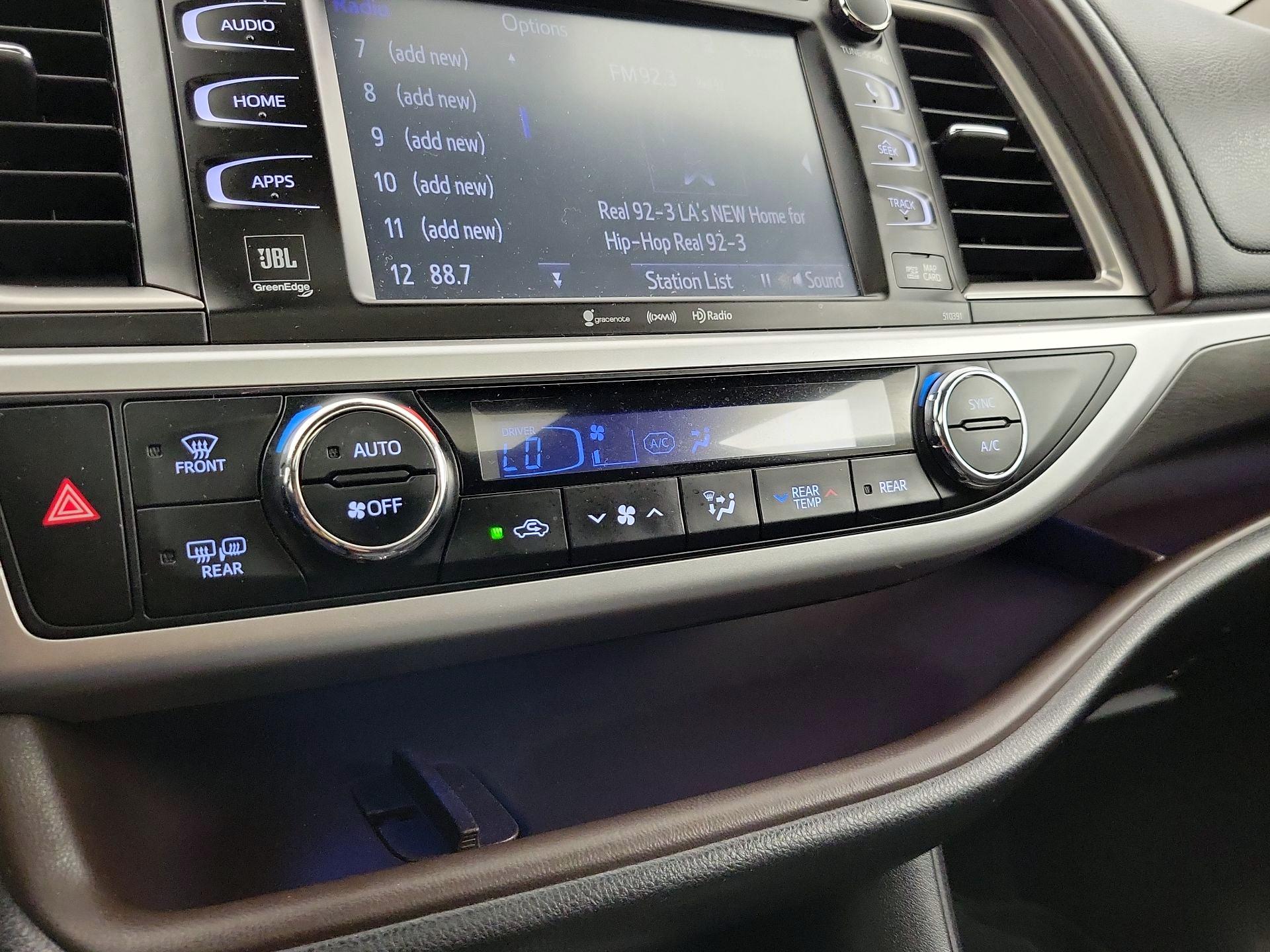 Thumbnail: 2019 Toyota Highlander - 17