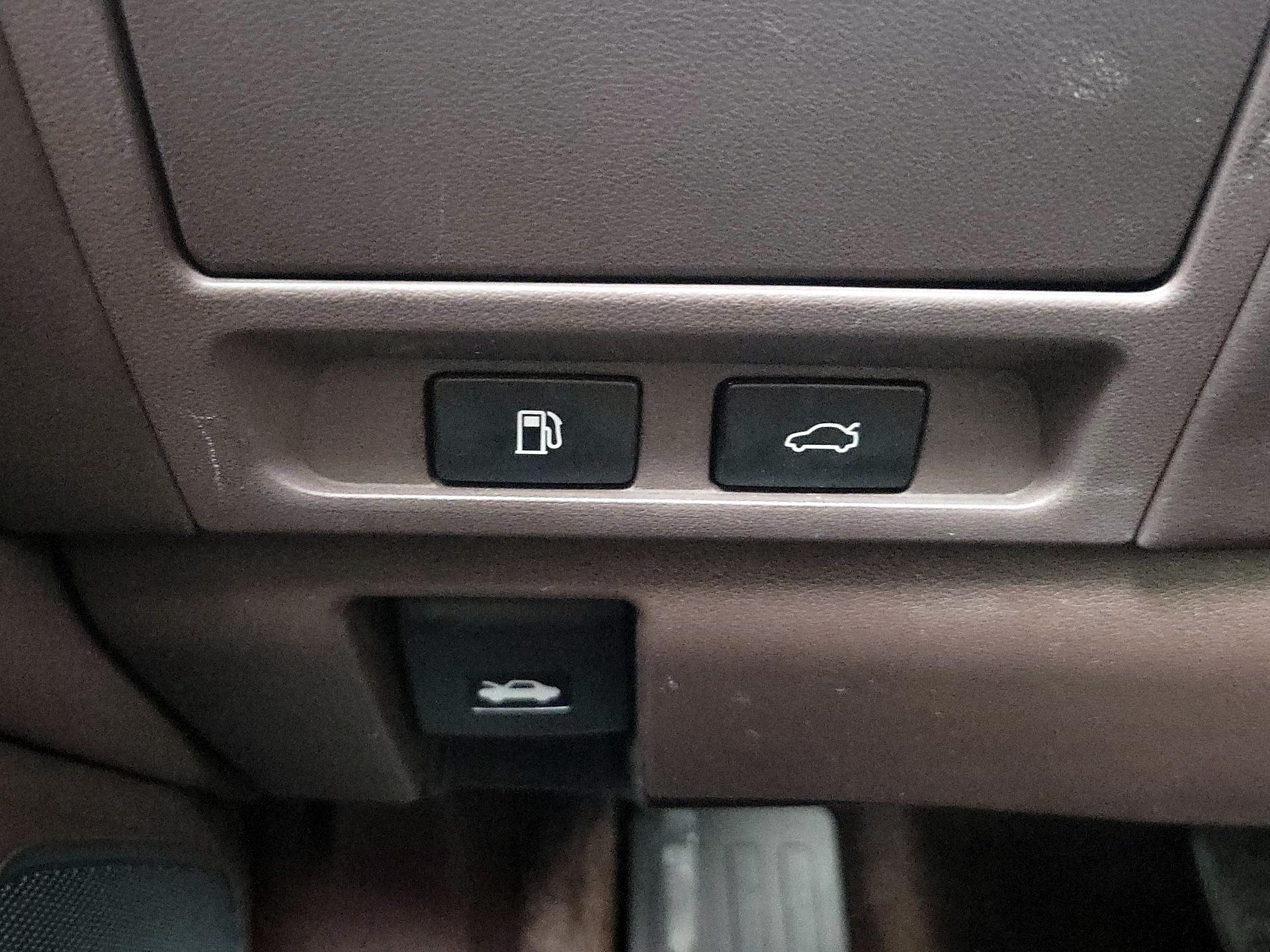 Thumbnail: 2019 Lexus LS - 13