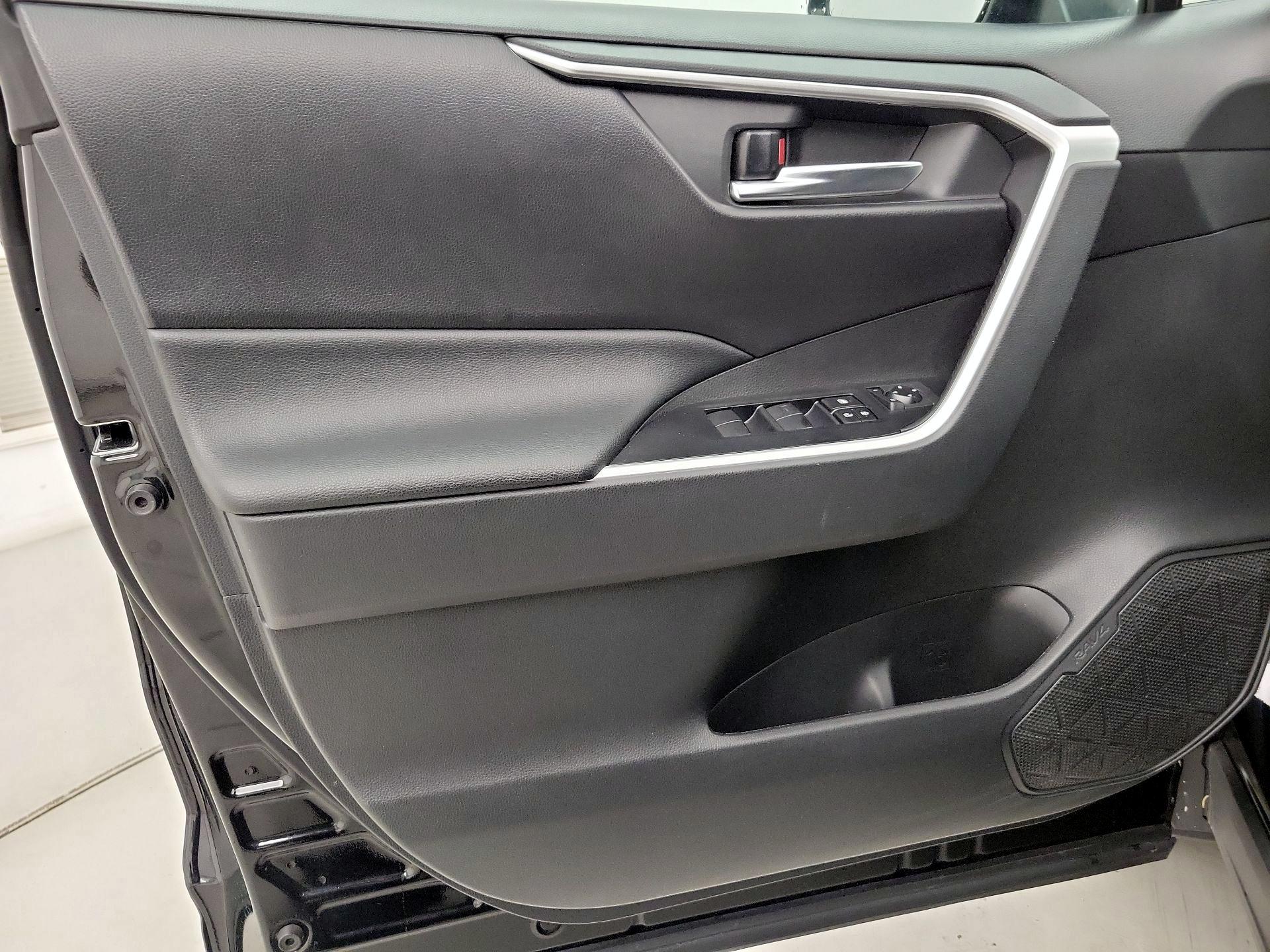 Thumbnail: 2021 Toyota RAV4 - 12