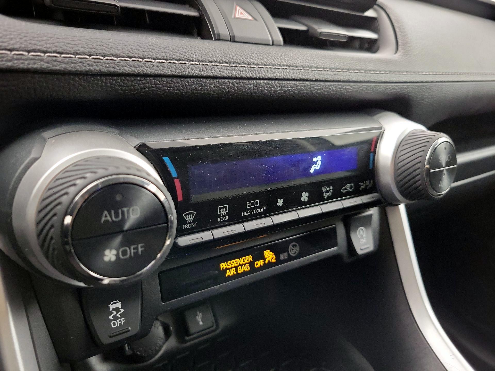 Thumbnail: 2021 Toyota RAV4 - 16