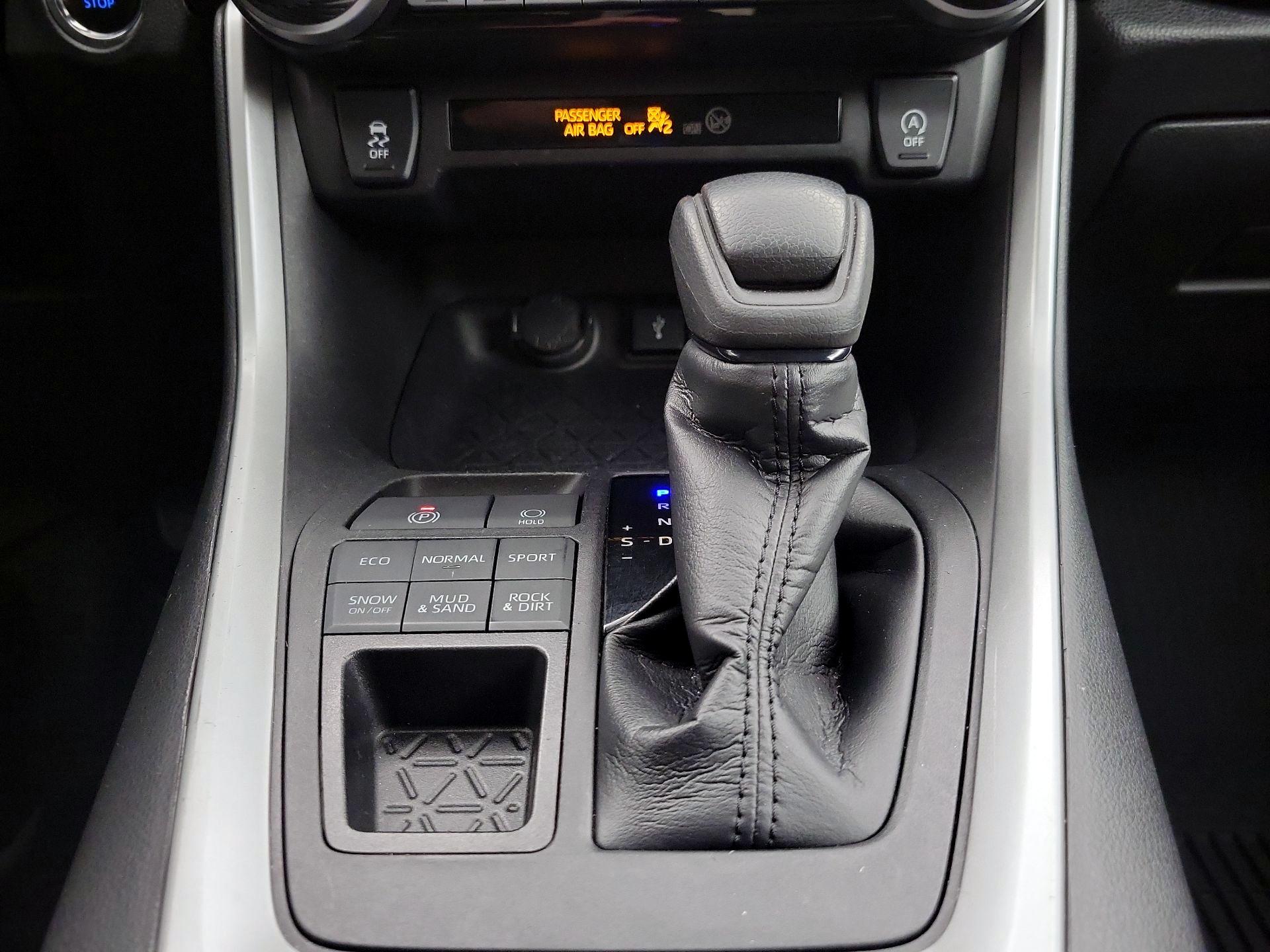 Thumbnail: 2021 Toyota RAV4 - 17