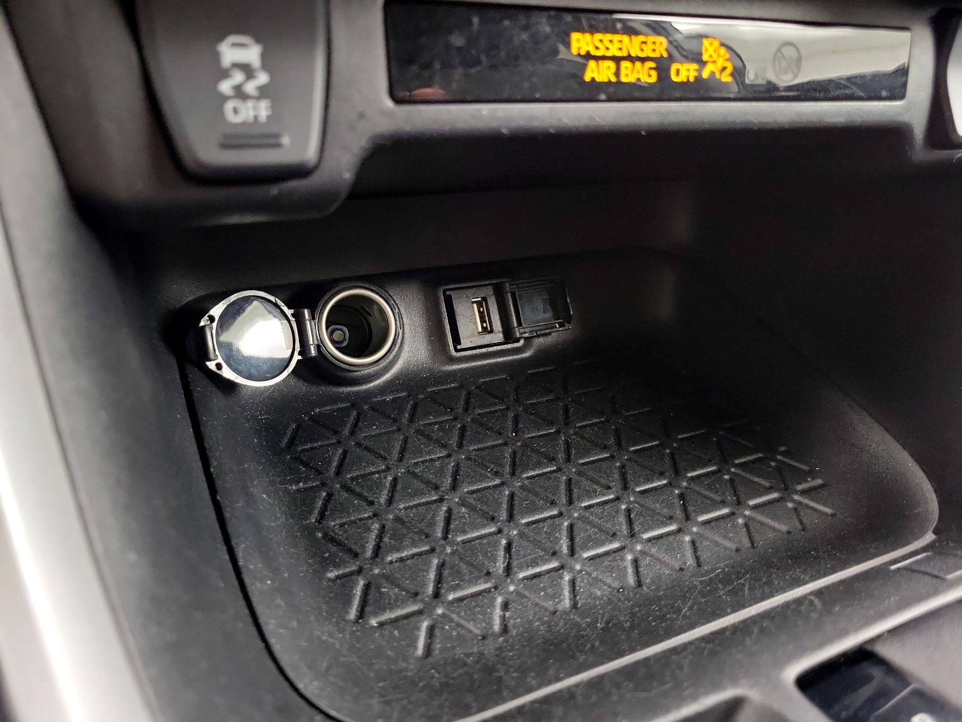 Thumbnail: 2021 Toyota RAV4 - 18