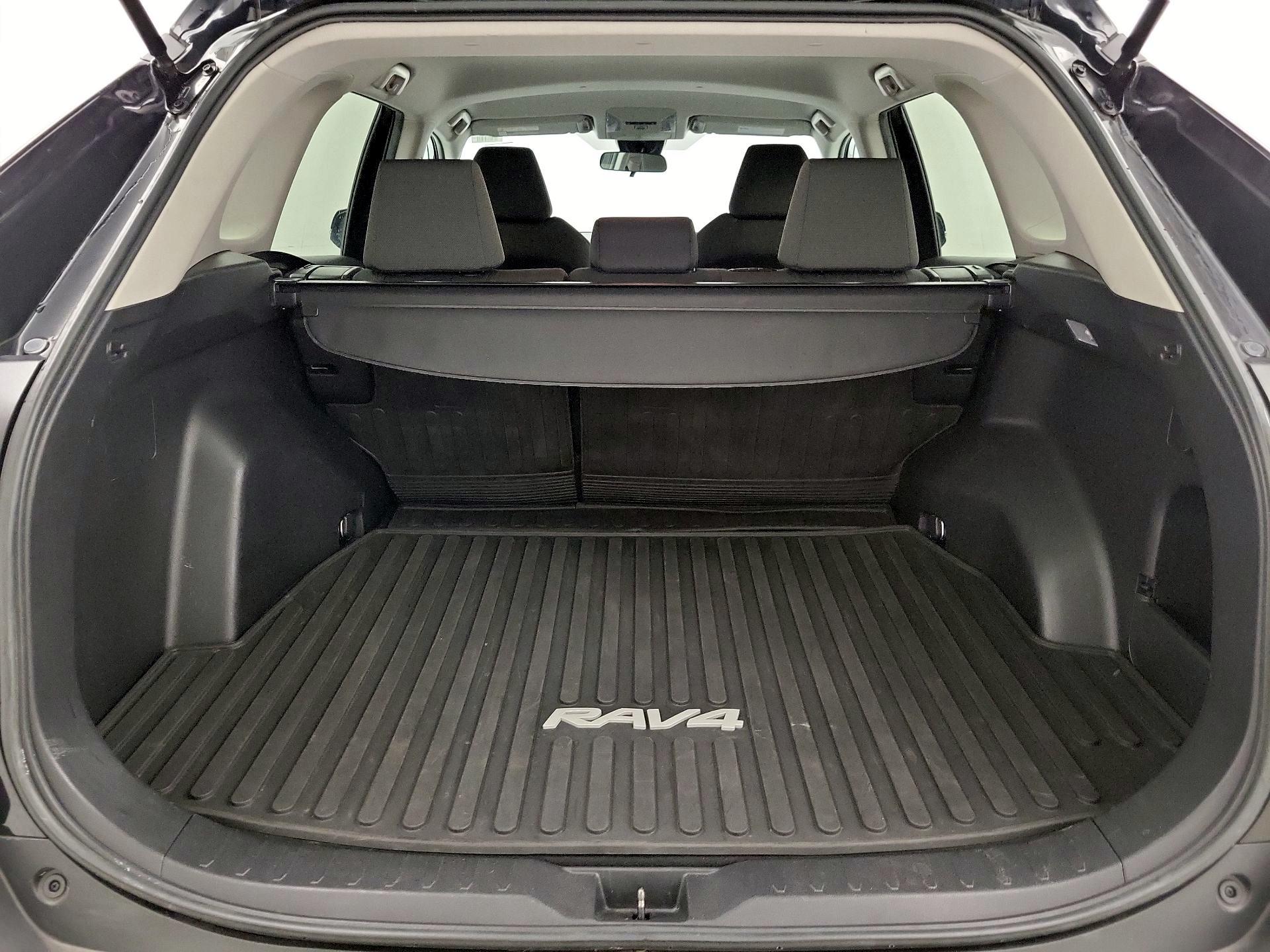 Thumbnail: 2021 Toyota RAV4 - 20