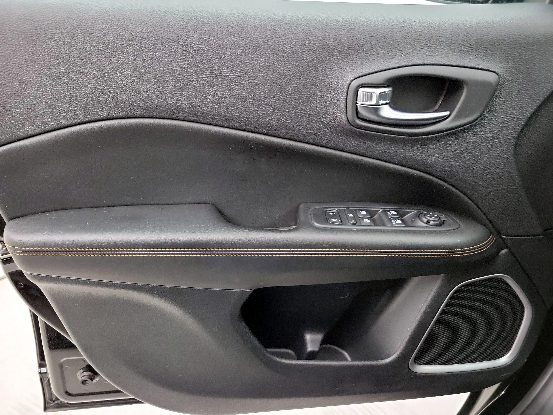 Thumbnail: 2018 Jeep Compass - 12