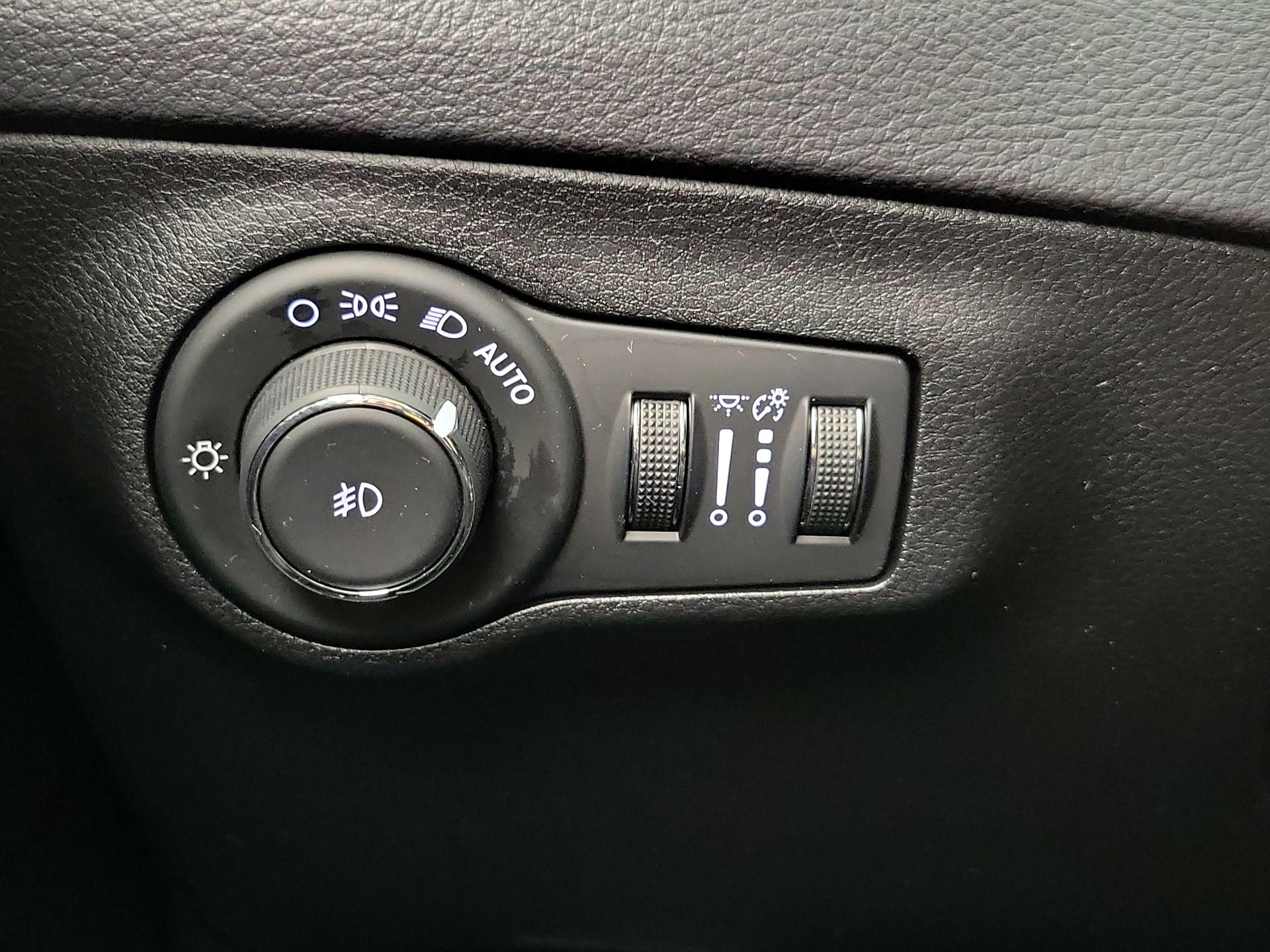 Thumbnail: 2018 Jeep Compass - 13