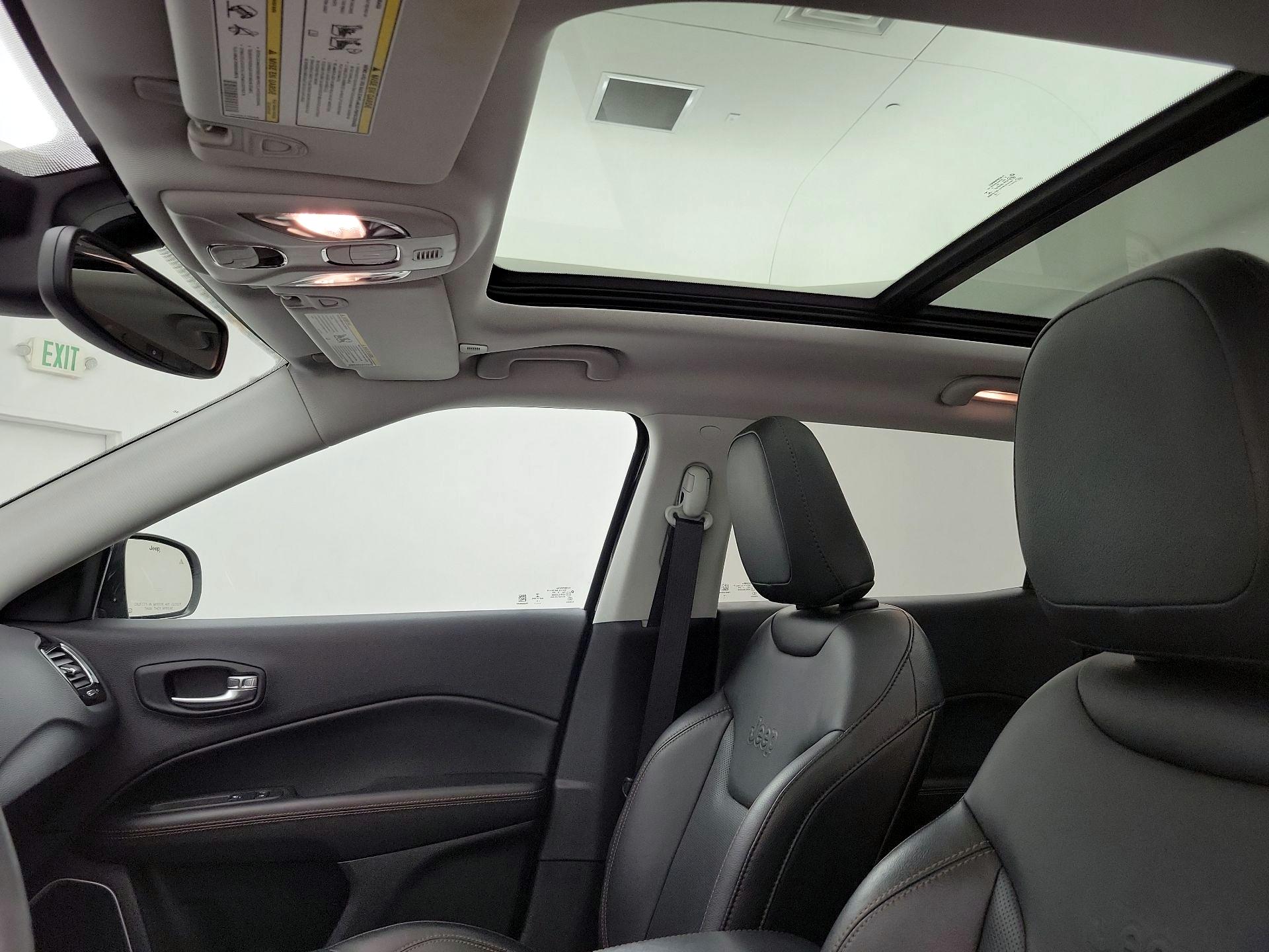 Thumbnail: 2018 Jeep Compass - 19