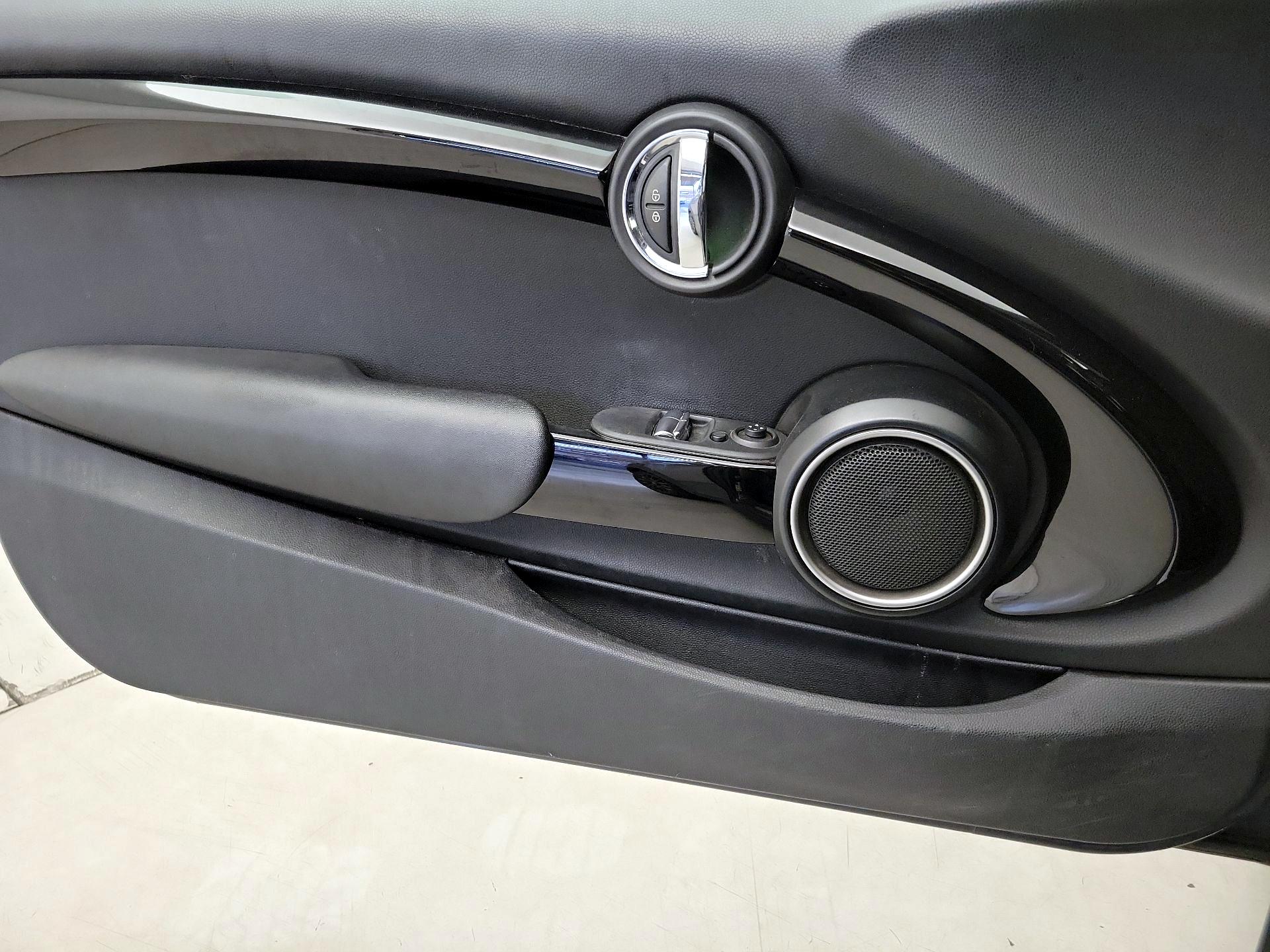 Thumbnail: 2015 MINI Cooper Hardtop - 12