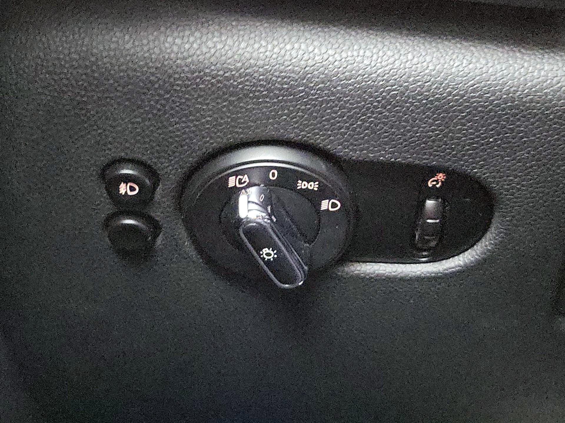 Thumbnail: 2015 MINI Cooper Hardtop - 13