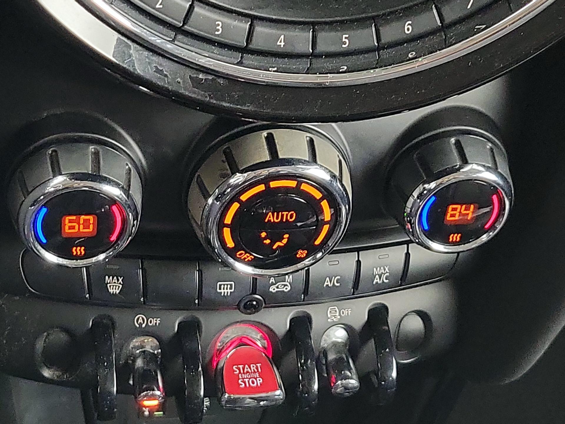 Thumbnail: 2015 MINI Cooper Hardtop - 15