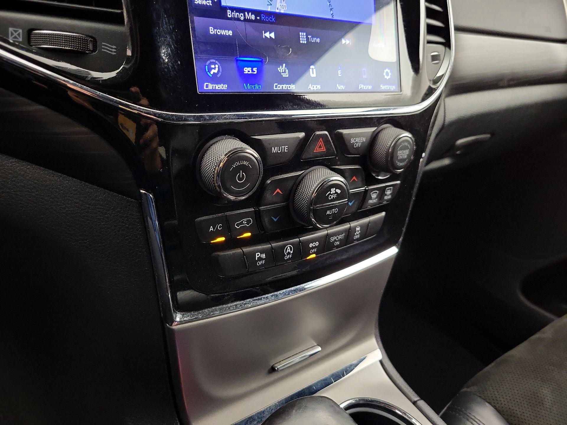 Thumbnail: 2019 Jeep Grand Cherokee - 17