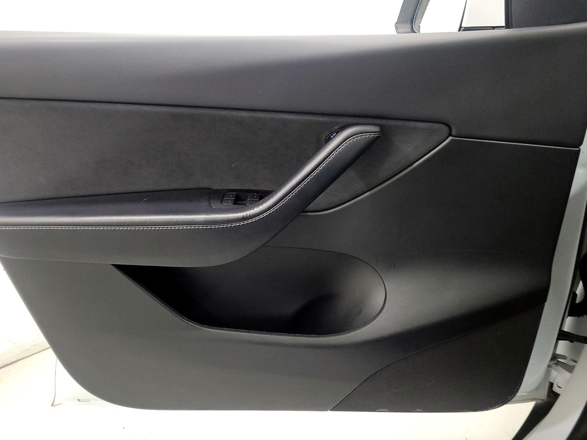 Thumbnail: 2022 Tesla Model Y - 12