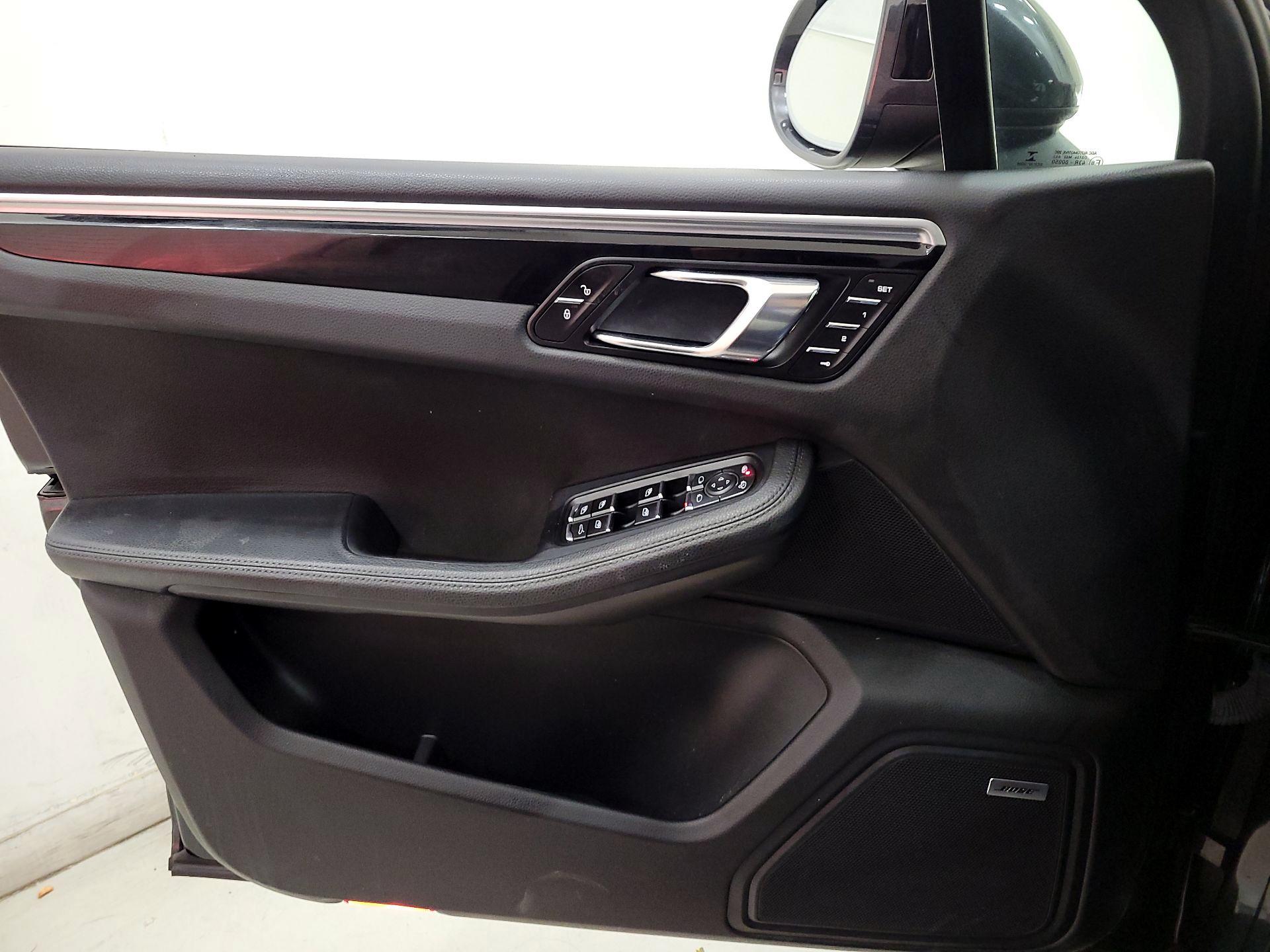 Thumbnail: 2018 Porsche Macan - 12