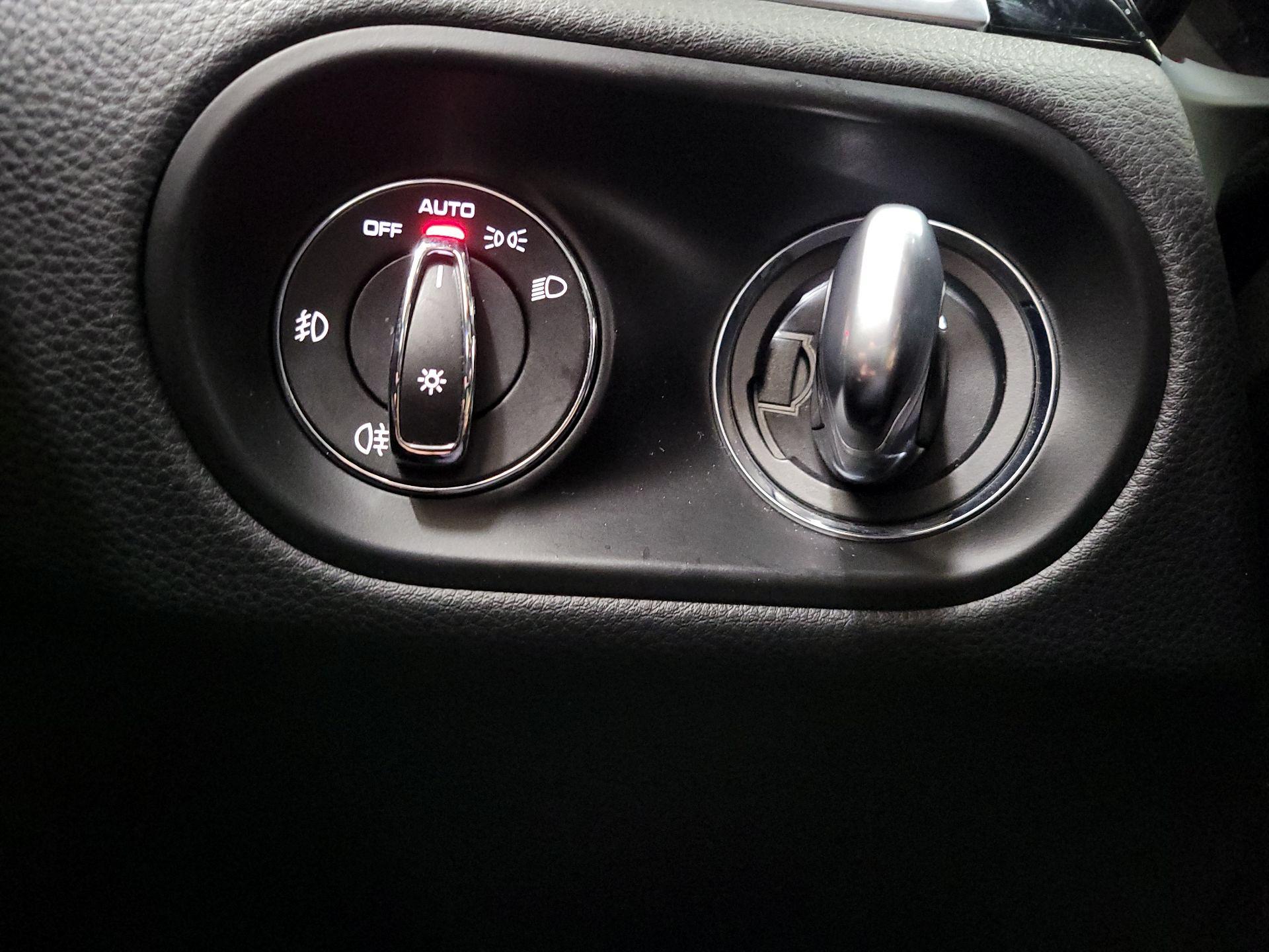 Thumbnail: 2018 Porsche Macan - 13