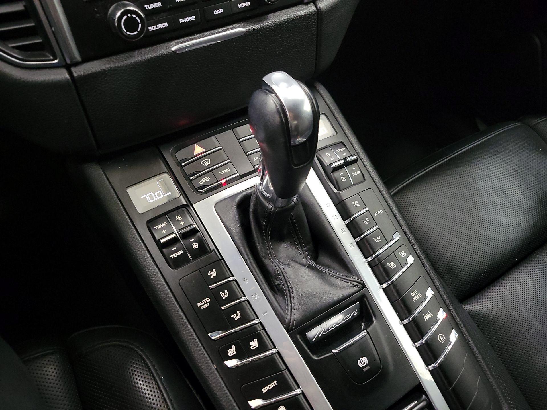 Thumbnail: 2018 Porsche Macan - 17