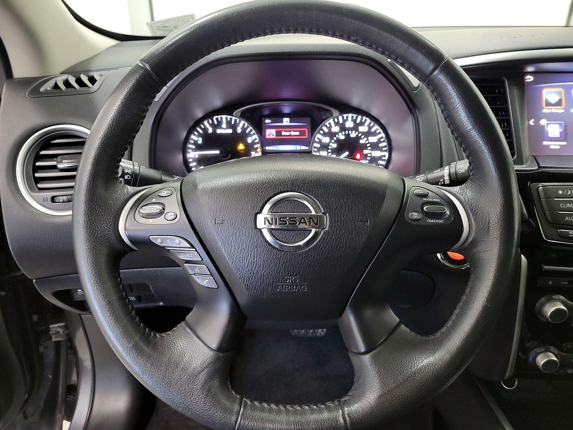 Thumbnail: 2017 Nissan Pathfinder - 10