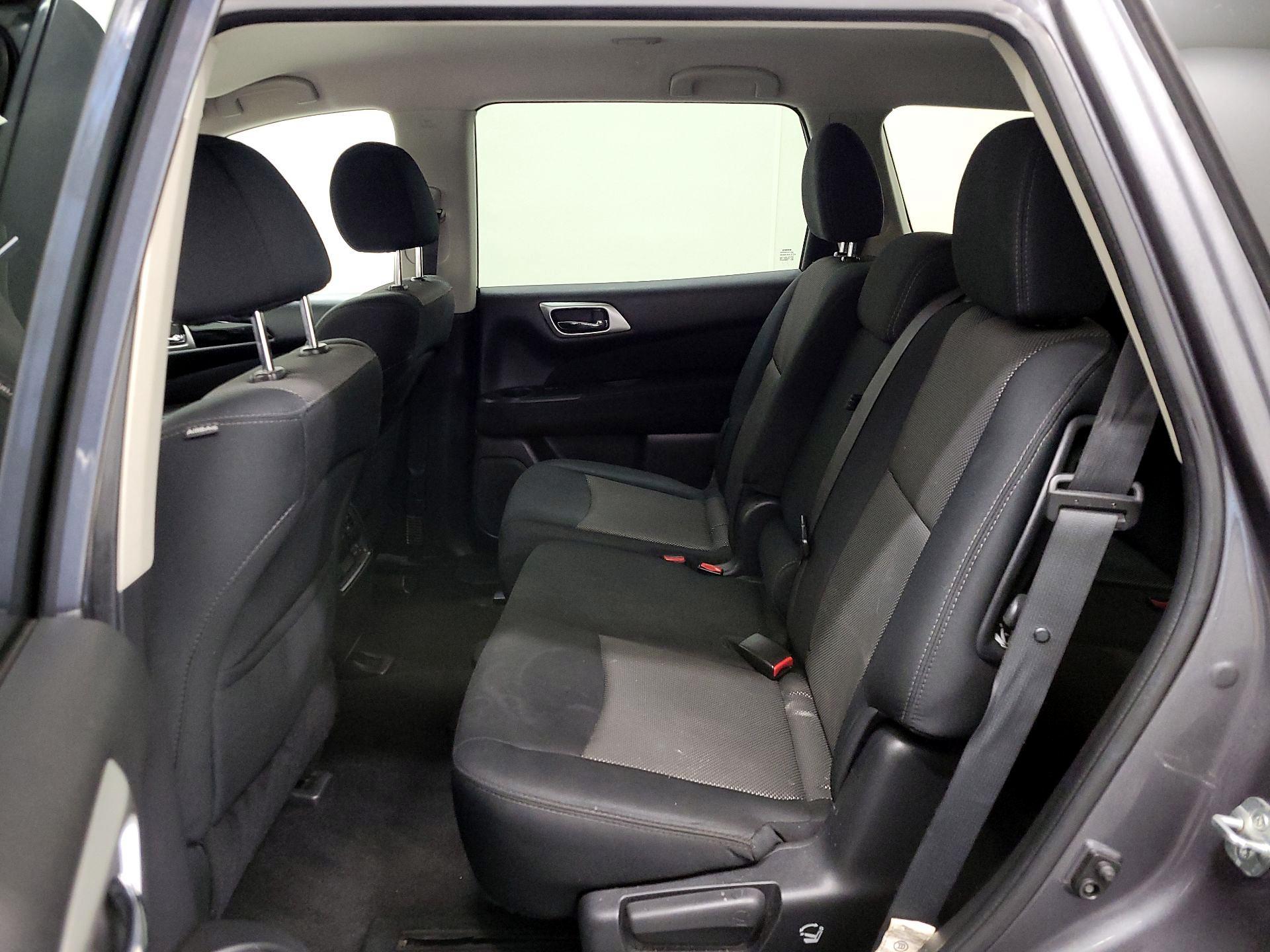 Thumbnail: 2017 Nissan Pathfinder - 18