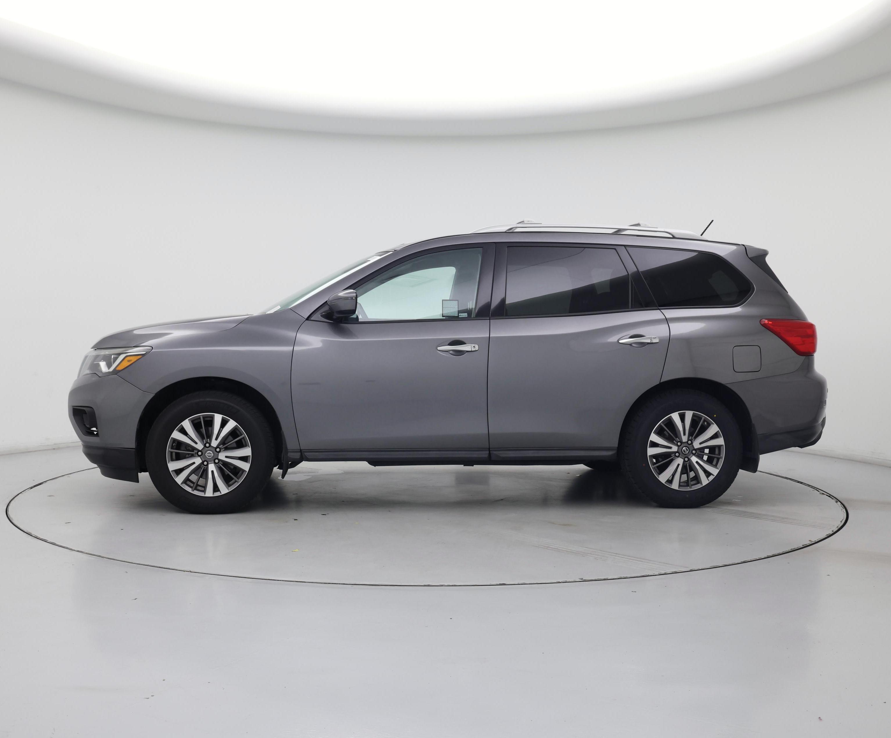 Thumbnail: 2017 Nissan Pathfinder - 3