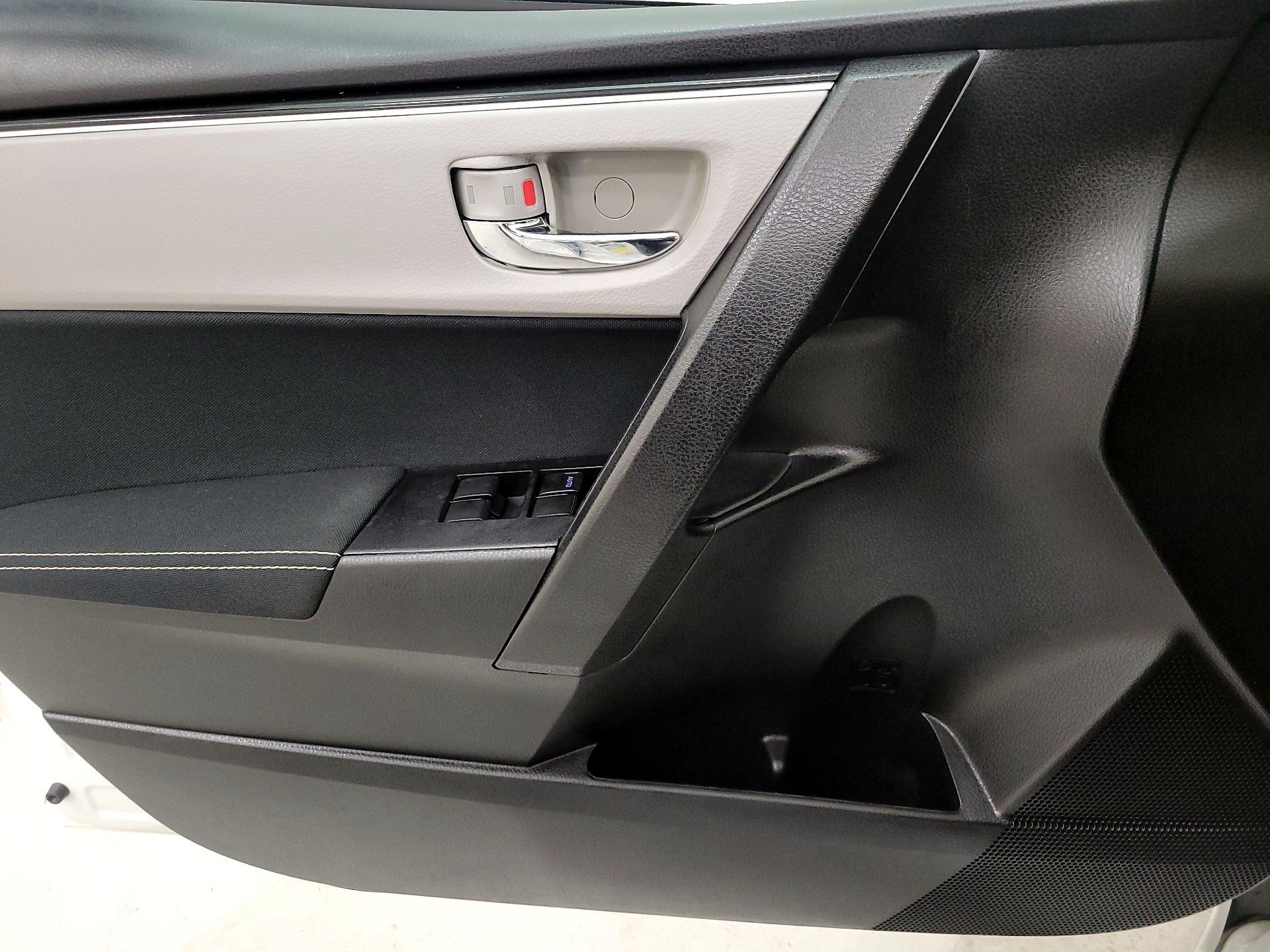 Thumbnail: 2018 Toyota Corolla - 12