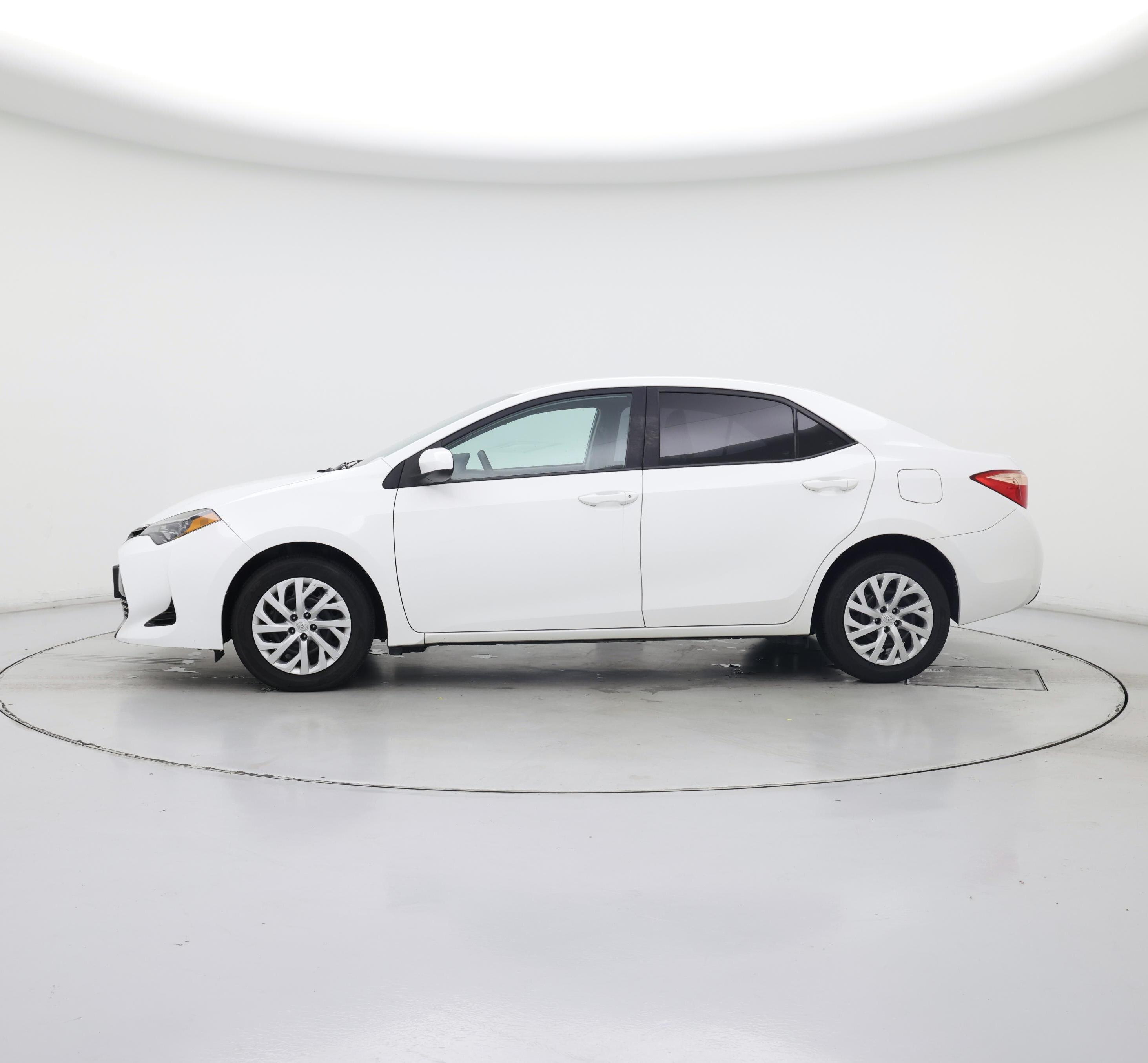 Thumbnail: 2018 Toyota Corolla - 3