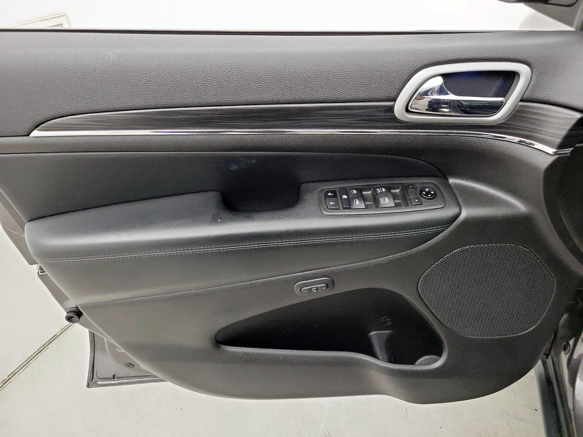 Thumbnail: 2021 Jeep Grand Cherokee - 12