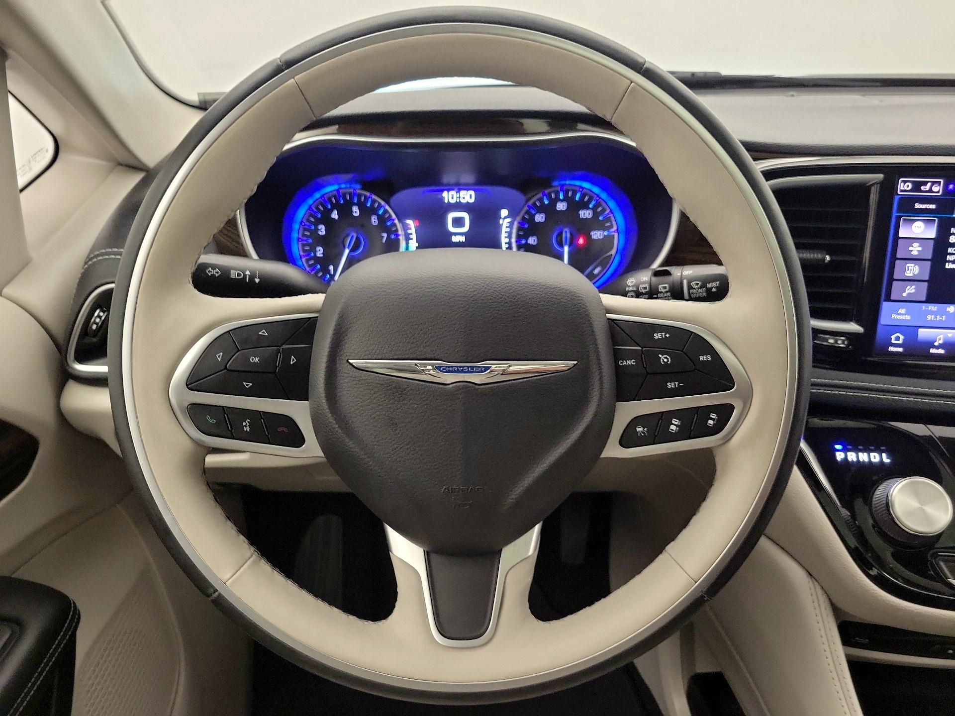 Thumbnail: 2021 Chrysler Pacifica - 10