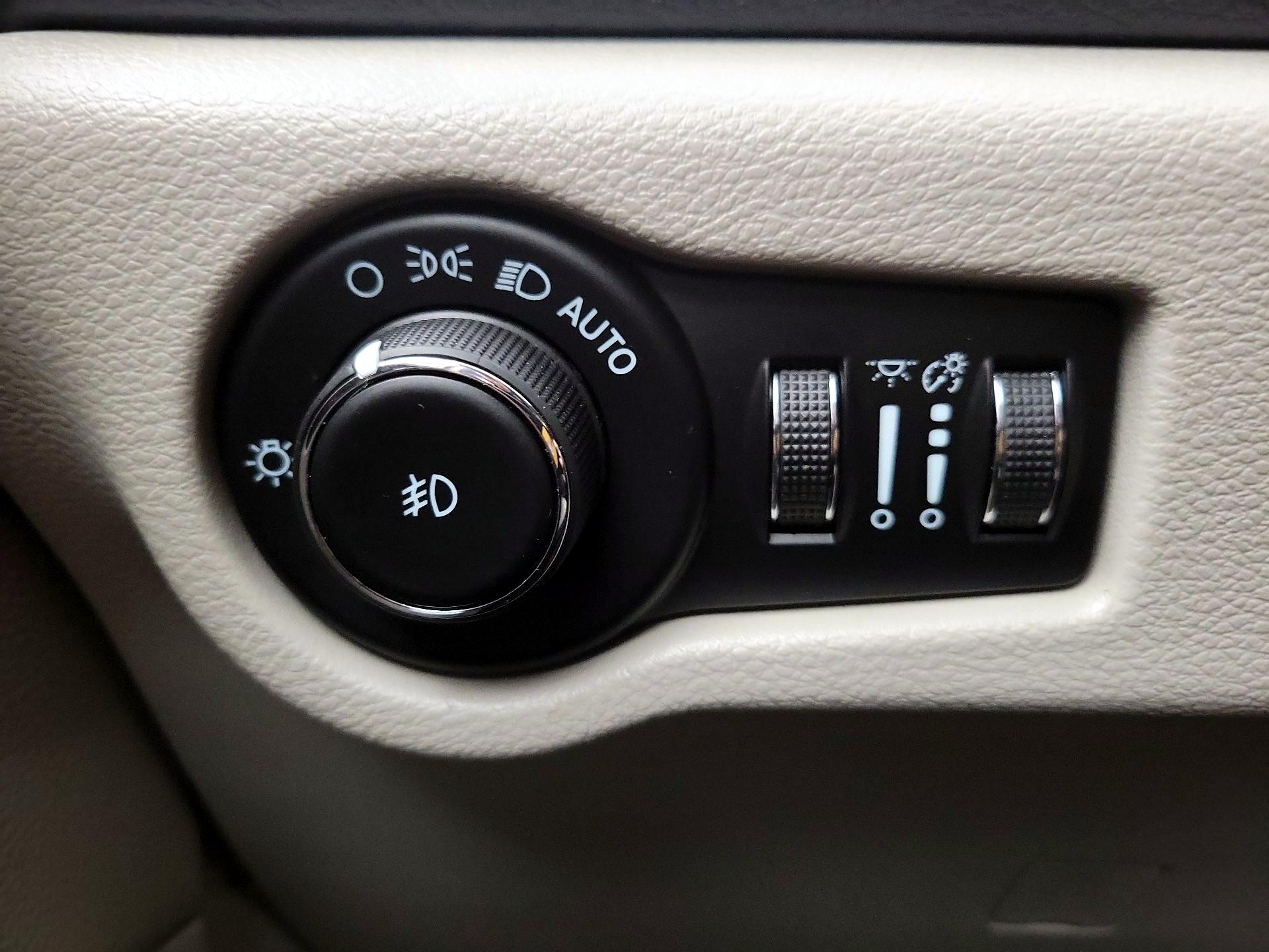 Thumbnail: 2021 Chrysler Pacifica - 13