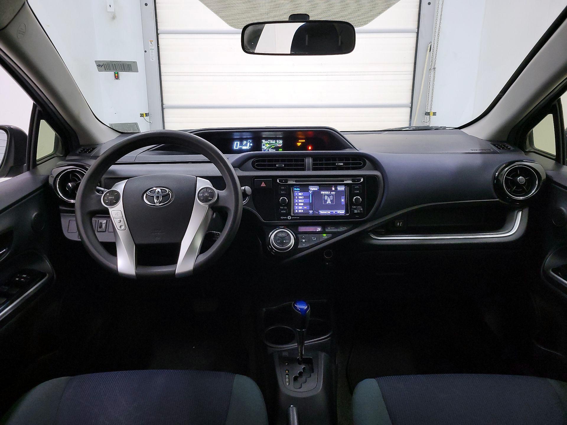Thumbnail: 2015 Toyota Prius c - 9