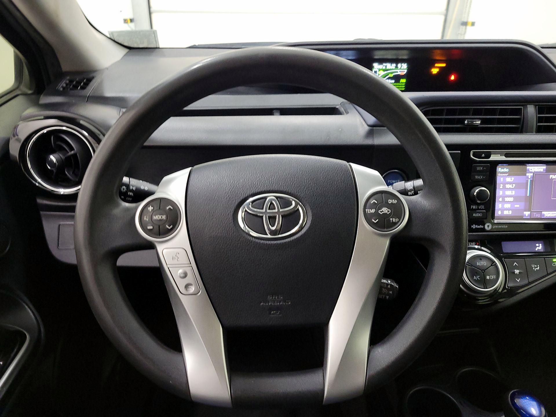 Thumbnail: 2015 Toyota Prius c - 10