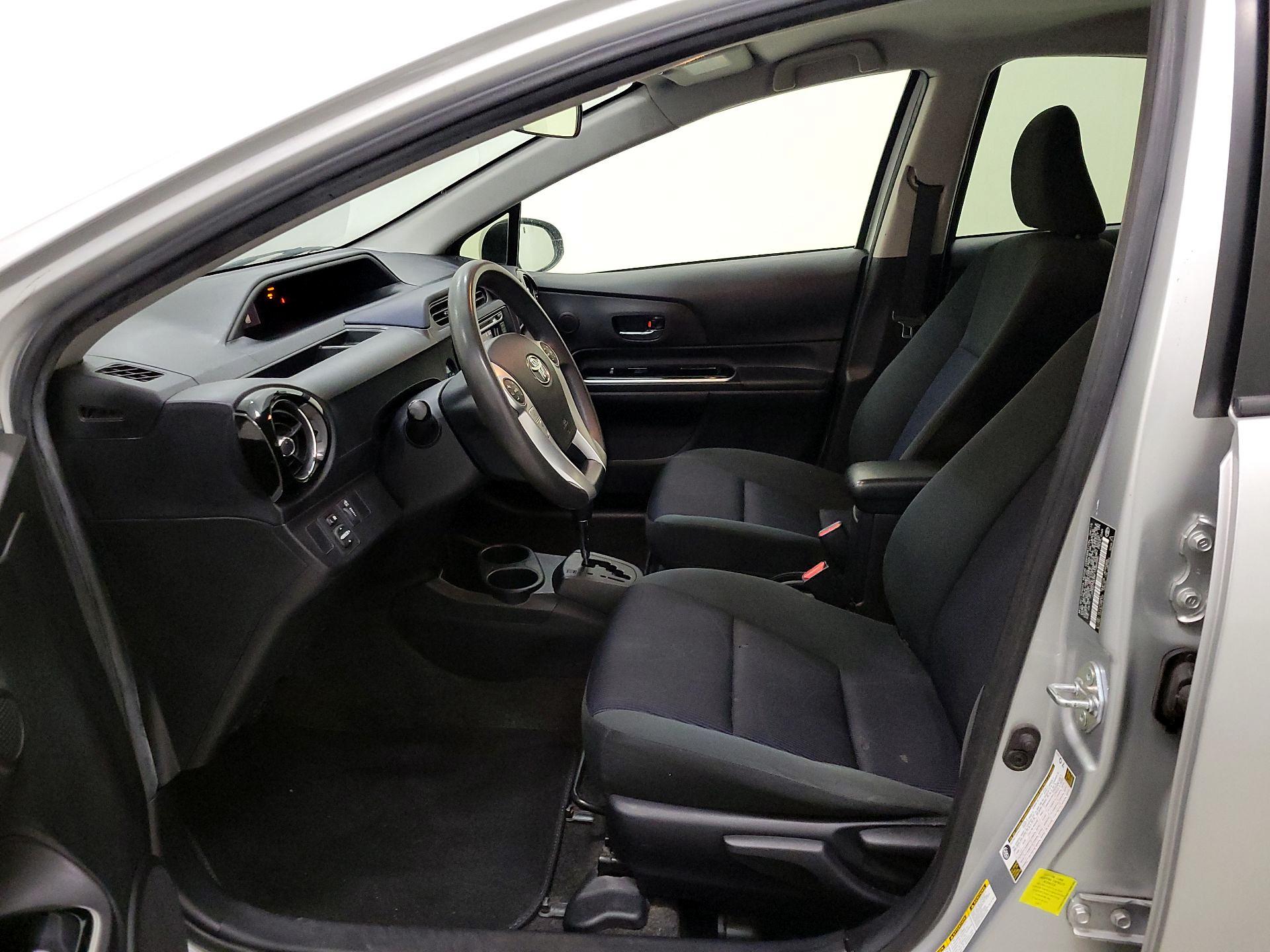 Thumbnail: 2015 Toyota Prius c - 11