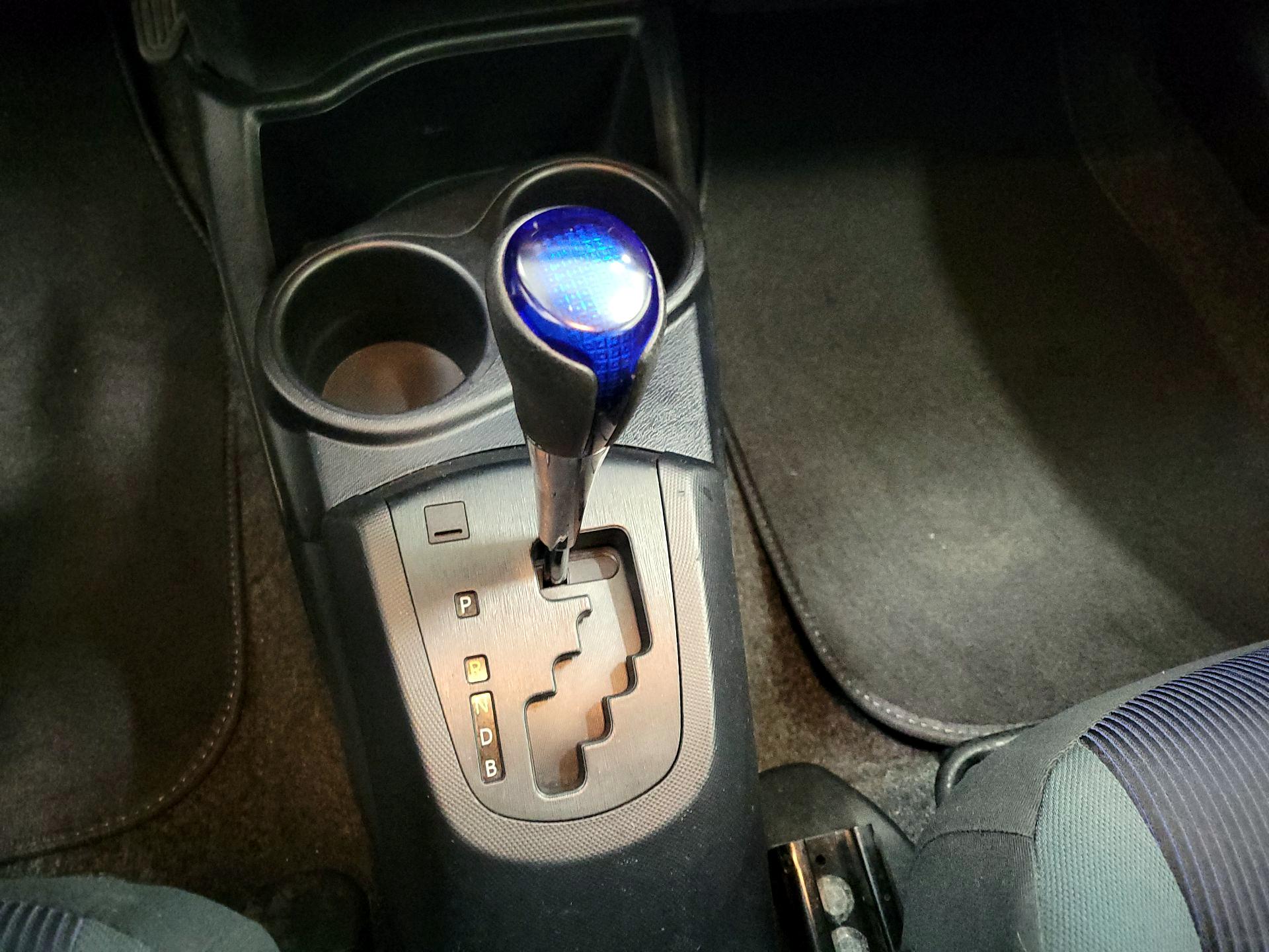 Thumbnail: 2015 Toyota Prius c - 16