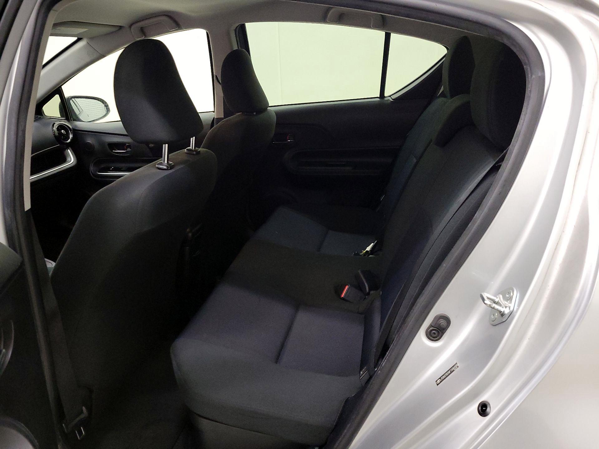 Thumbnail: 2015 Toyota Prius c - 18