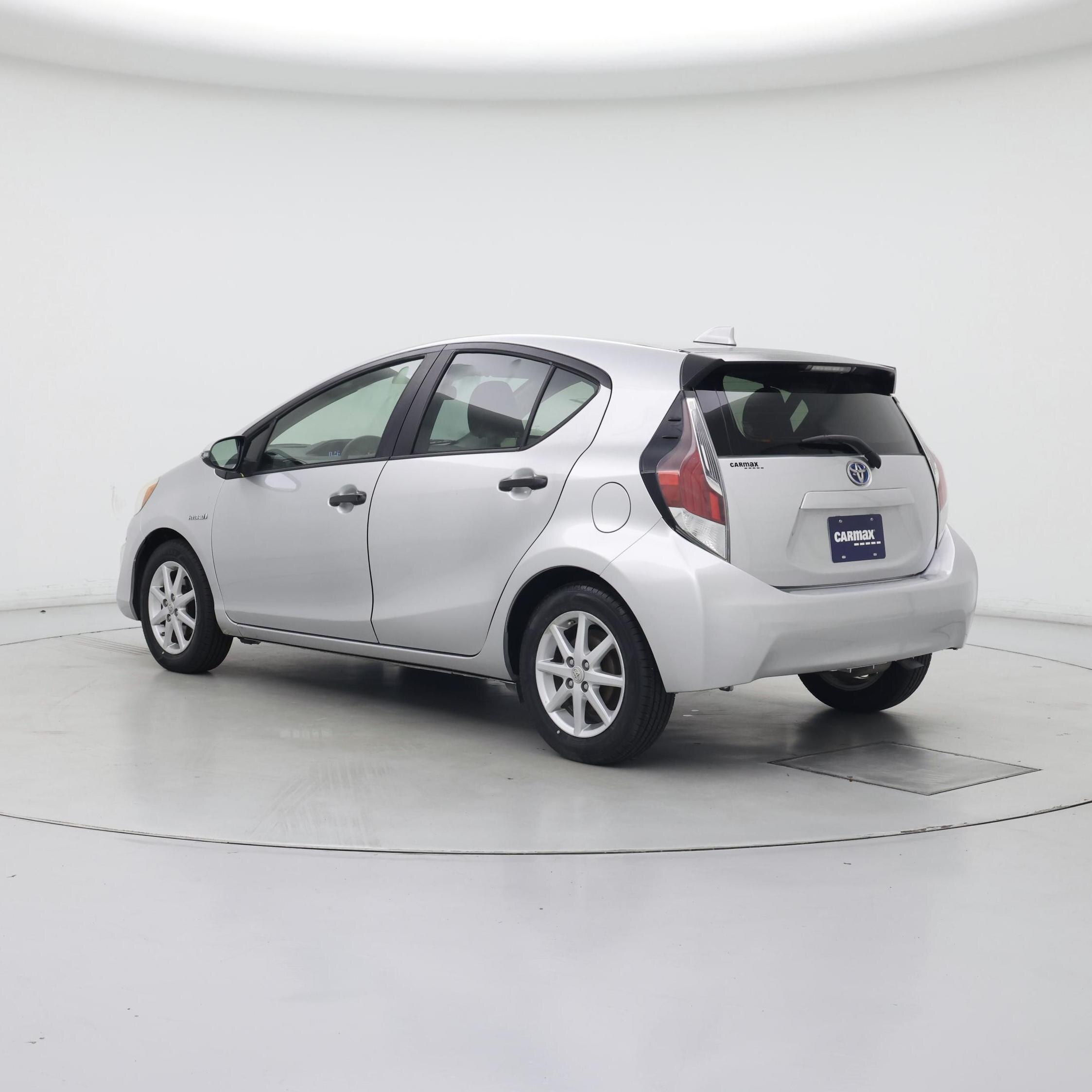 Thumbnail: 2015 Toyota Prius c - 2