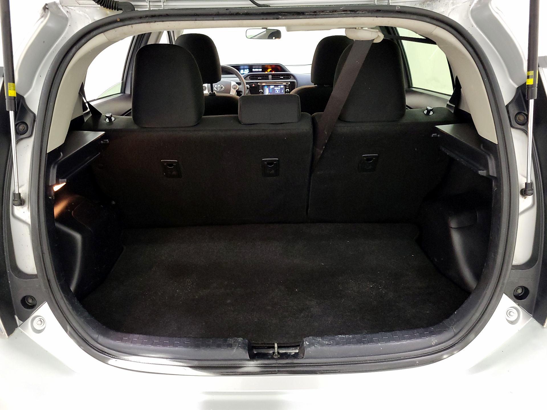 Thumbnail: 2015 Toyota Prius c - 19