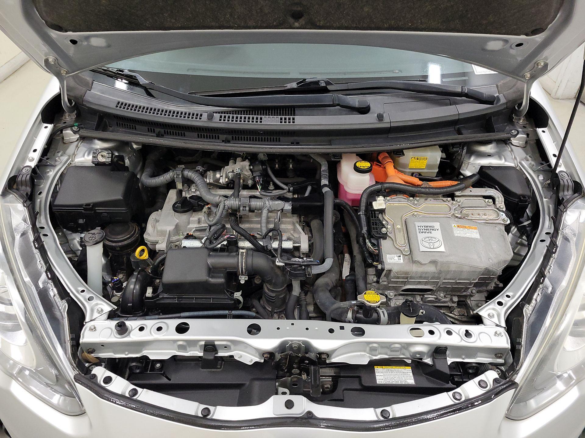 Thumbnail: 2015 Toyota Prius c - 20