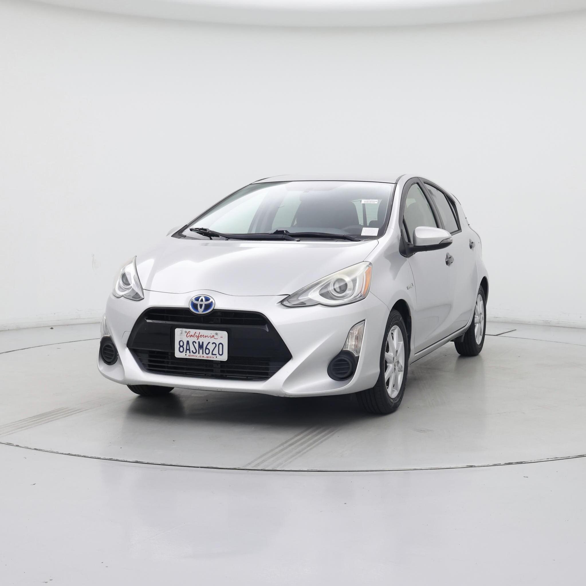 Thumbnail: 2015 Toyota Prius c - 4